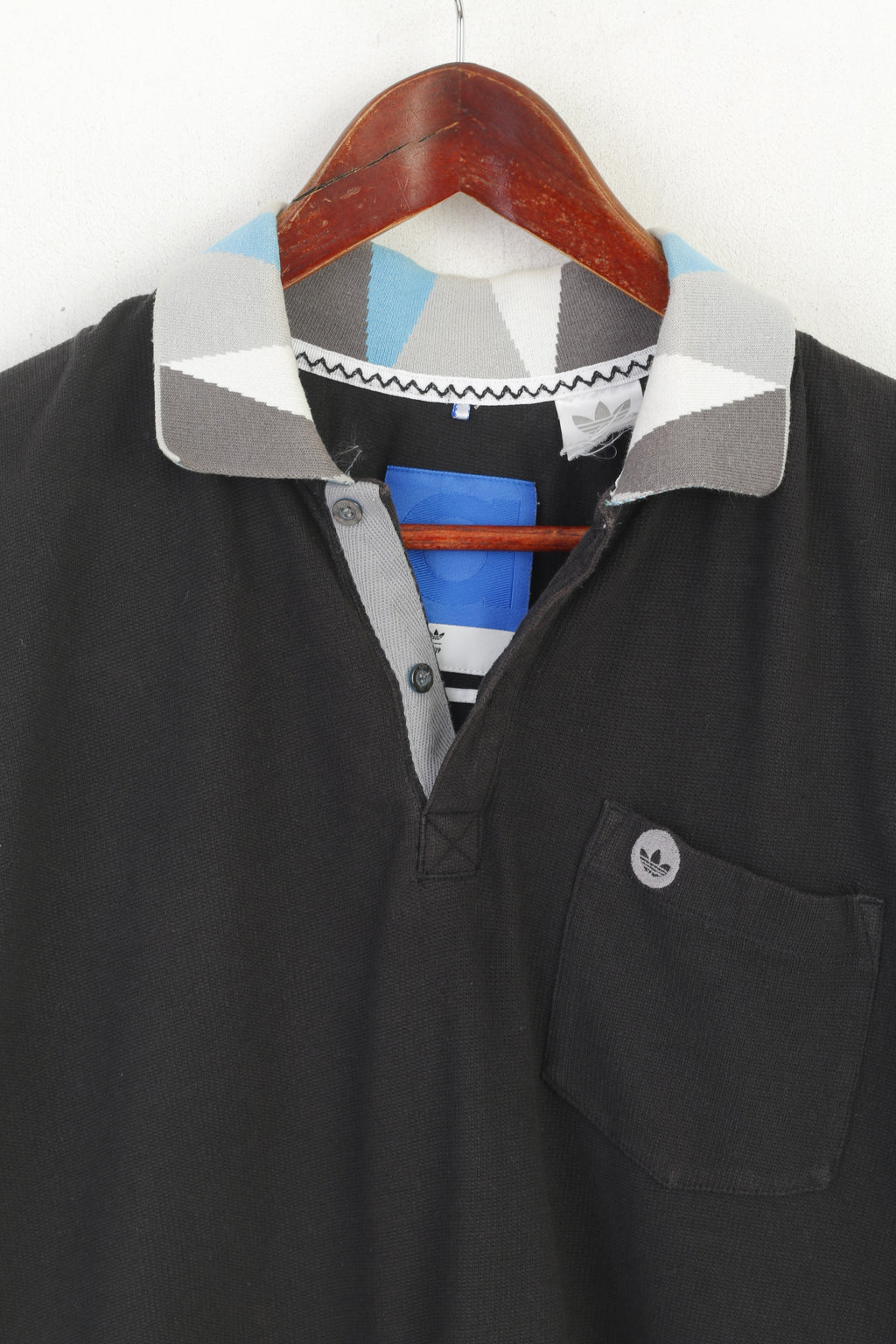 Polo Adidas Originals da uomo anni '50 in cotone nero con colletto stampato e tasca aderente