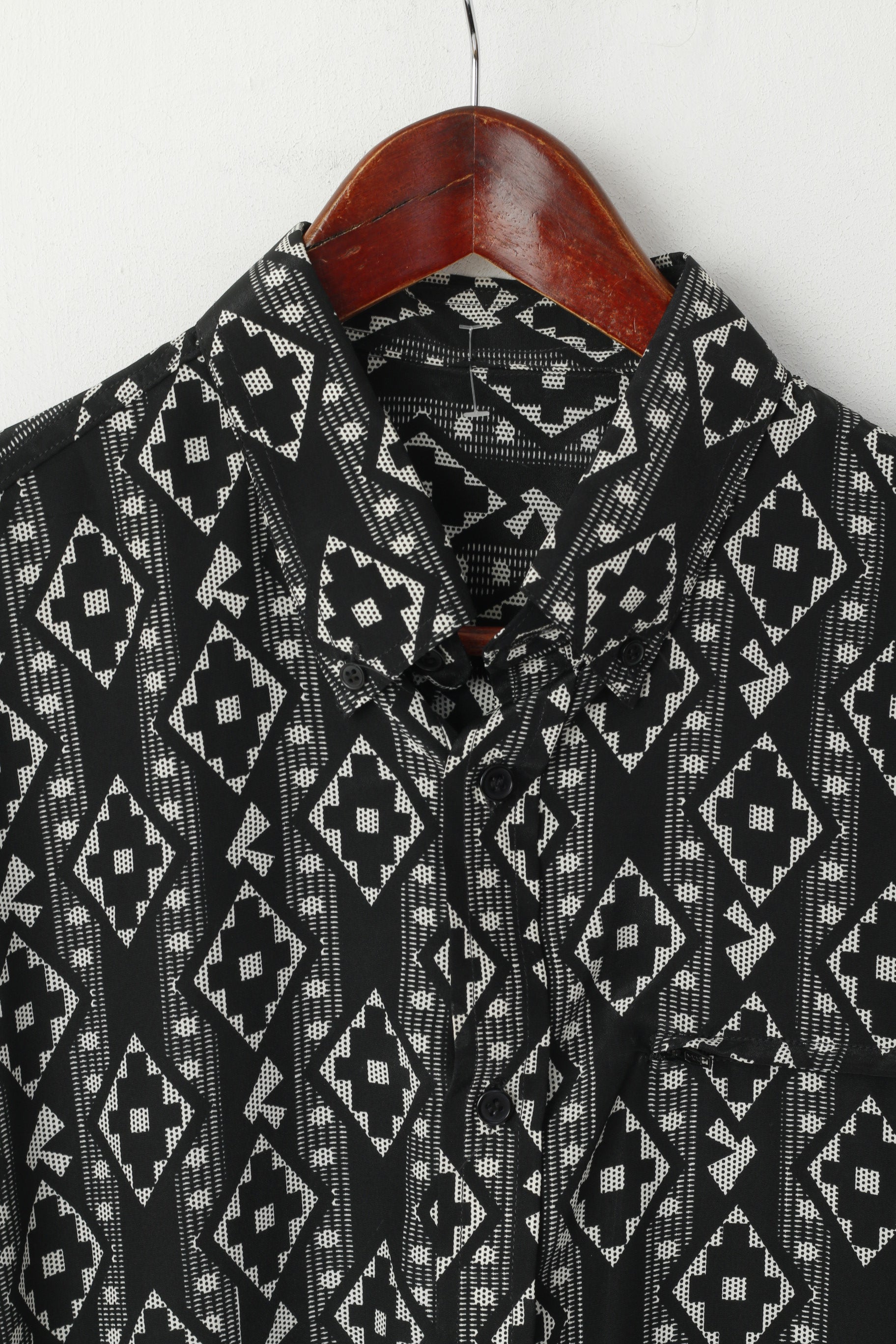 Vintage Men M Casual Shirt Black Shiny Printed Button Down Collar Long Sleeve