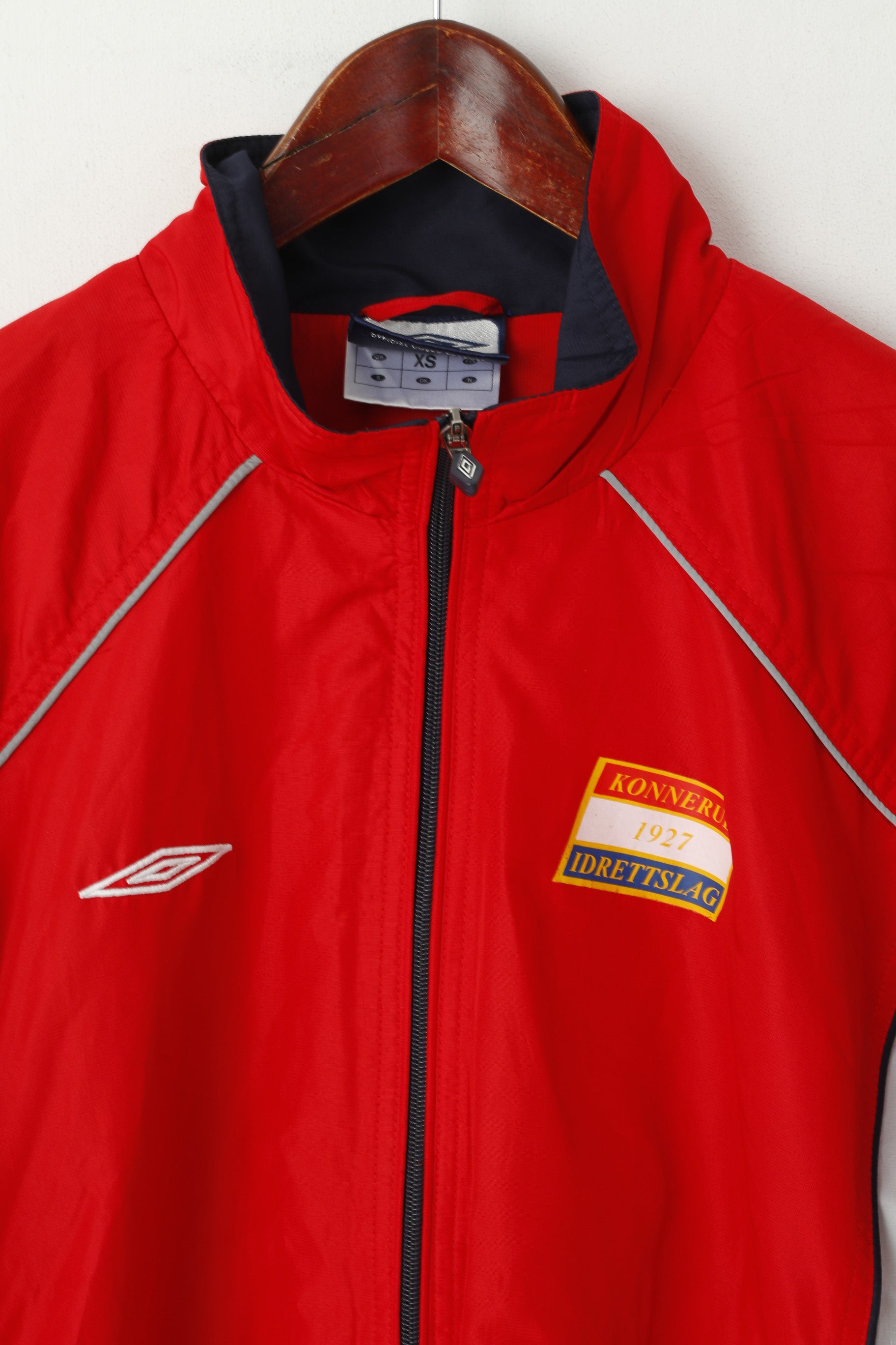 Giacca Umbro XS da uomo rossa Konnerud Idrettslag 1927 Norvegia Top attivo con cerniera intera