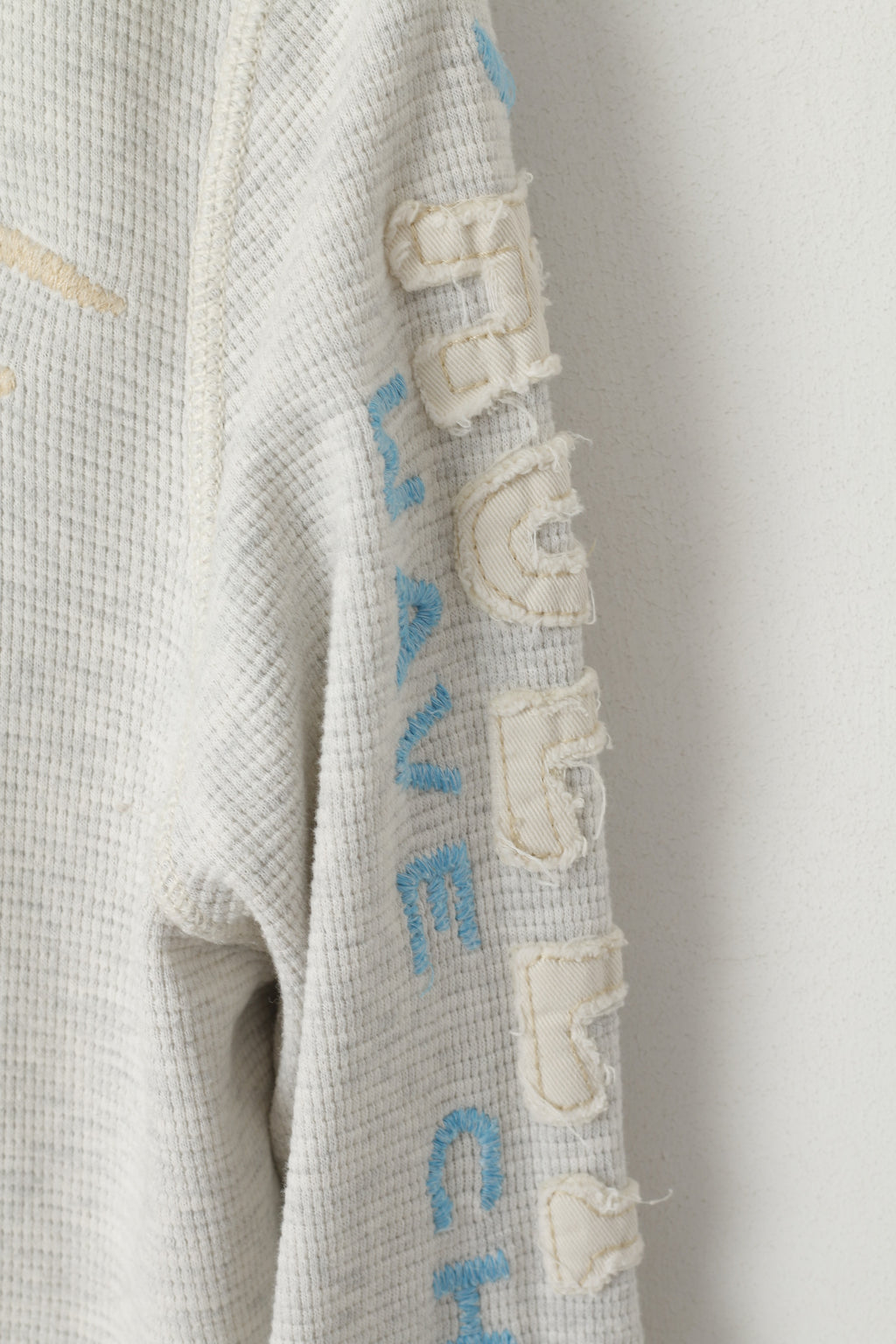 Hollister California Sweat-shirt à capuche en coton gris pour hommes, haut brodé avec fermeture éclair complète