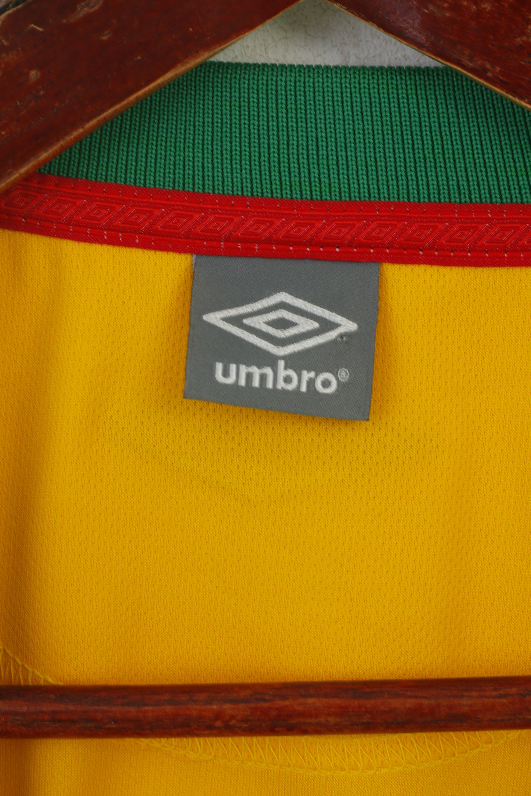 Umbro Men L Shirt Yellow Veterancup Oldboys Oldgirls Veteran Sportswear Top