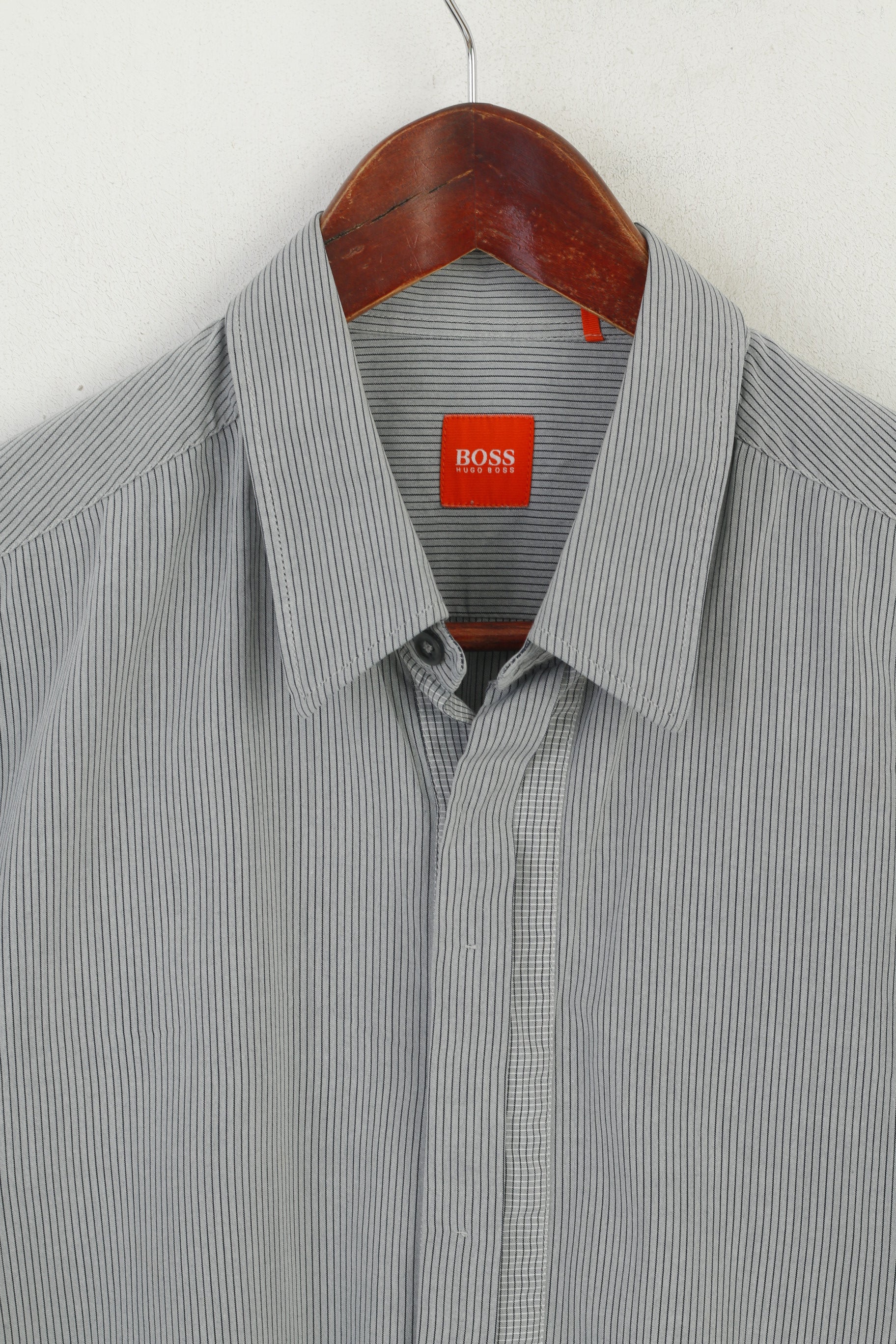 Hugo Boss Camicia casual da uomo L (M) Top a maniche lunghe in cotone a righe grigie con bottoni nascosti