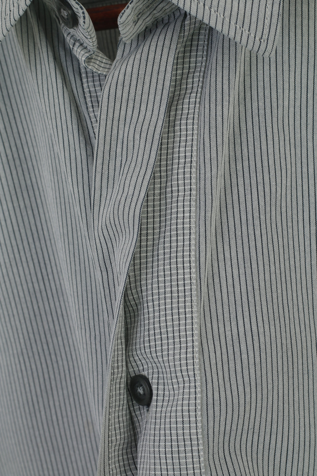 Hugo Boss Camicia casual da uomo L (M) Top a maniche lunghe in cotone a righe grigie con bottoni nascosti