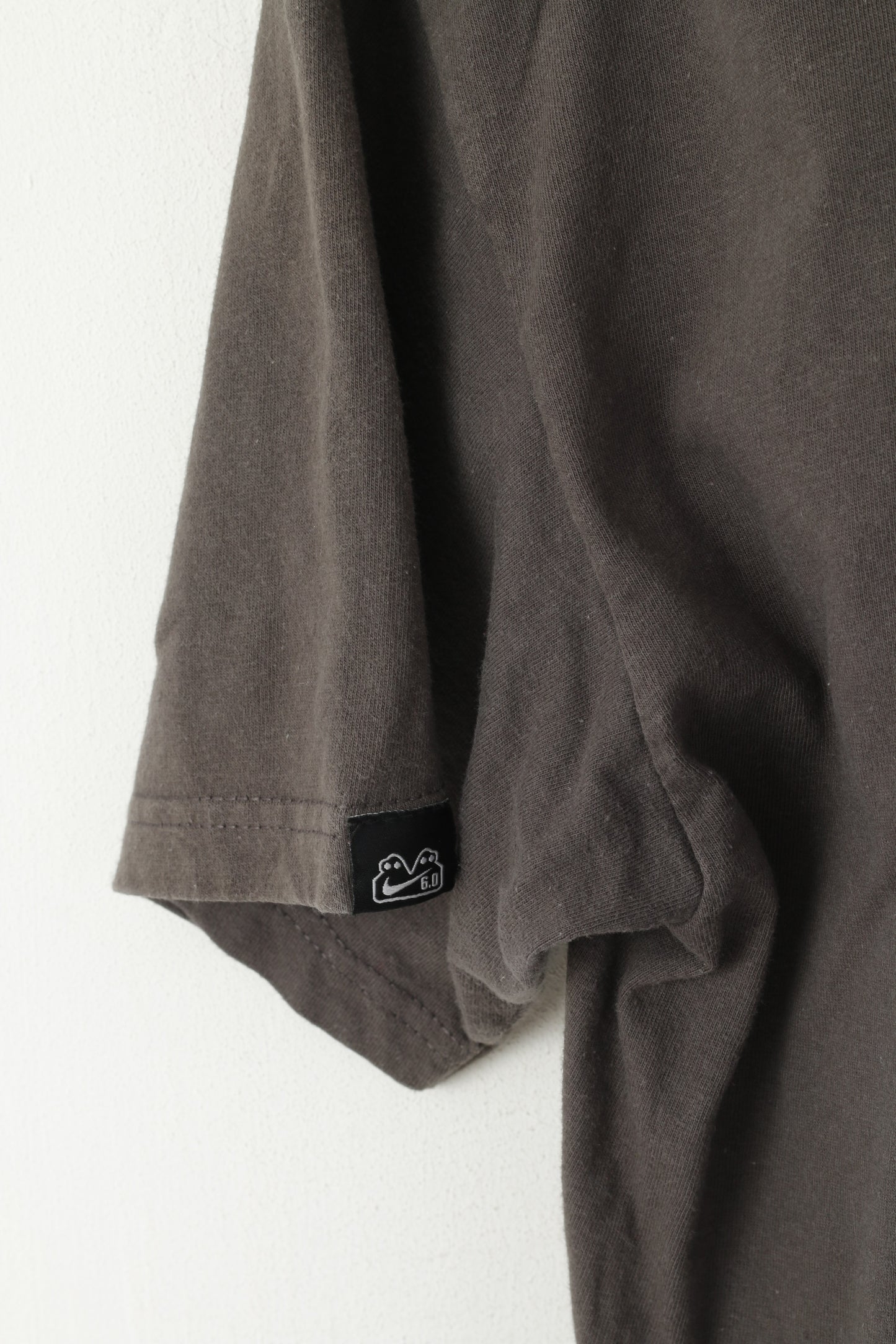 T-shirt Nike da uomo L, maglietta girocollo in cotone grigio con grafica 6.0 Sportswear