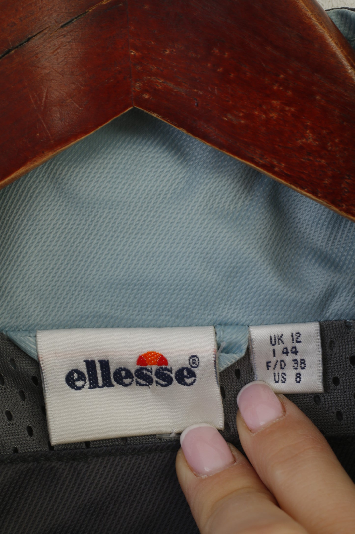 Giacca Ellesse da donna 12 M. Giacca a vento leggera grigia lucida con cerniera intera