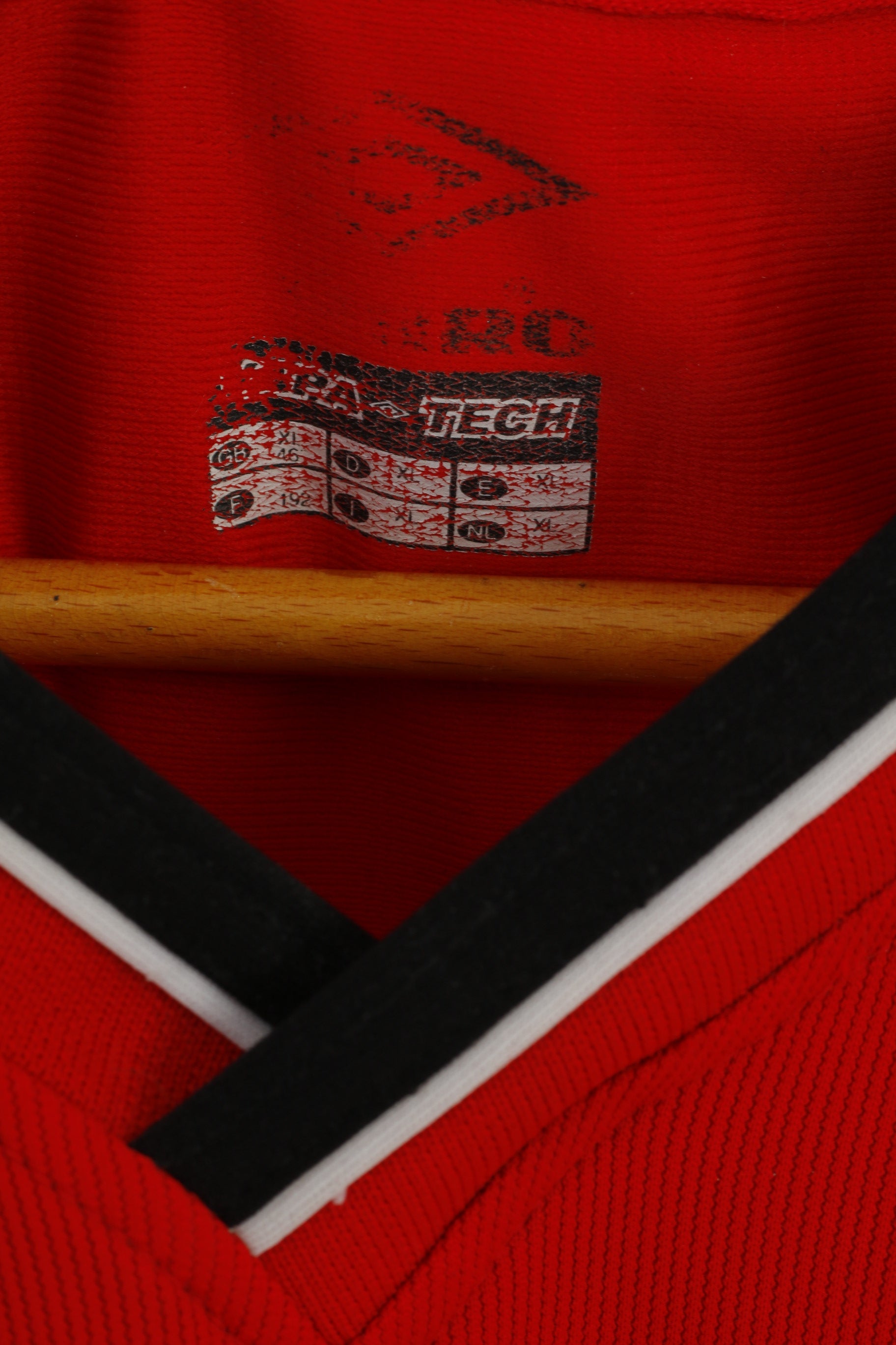 Umbro Men XL Shirt Red Manchester United Football Vintage Jersey Top