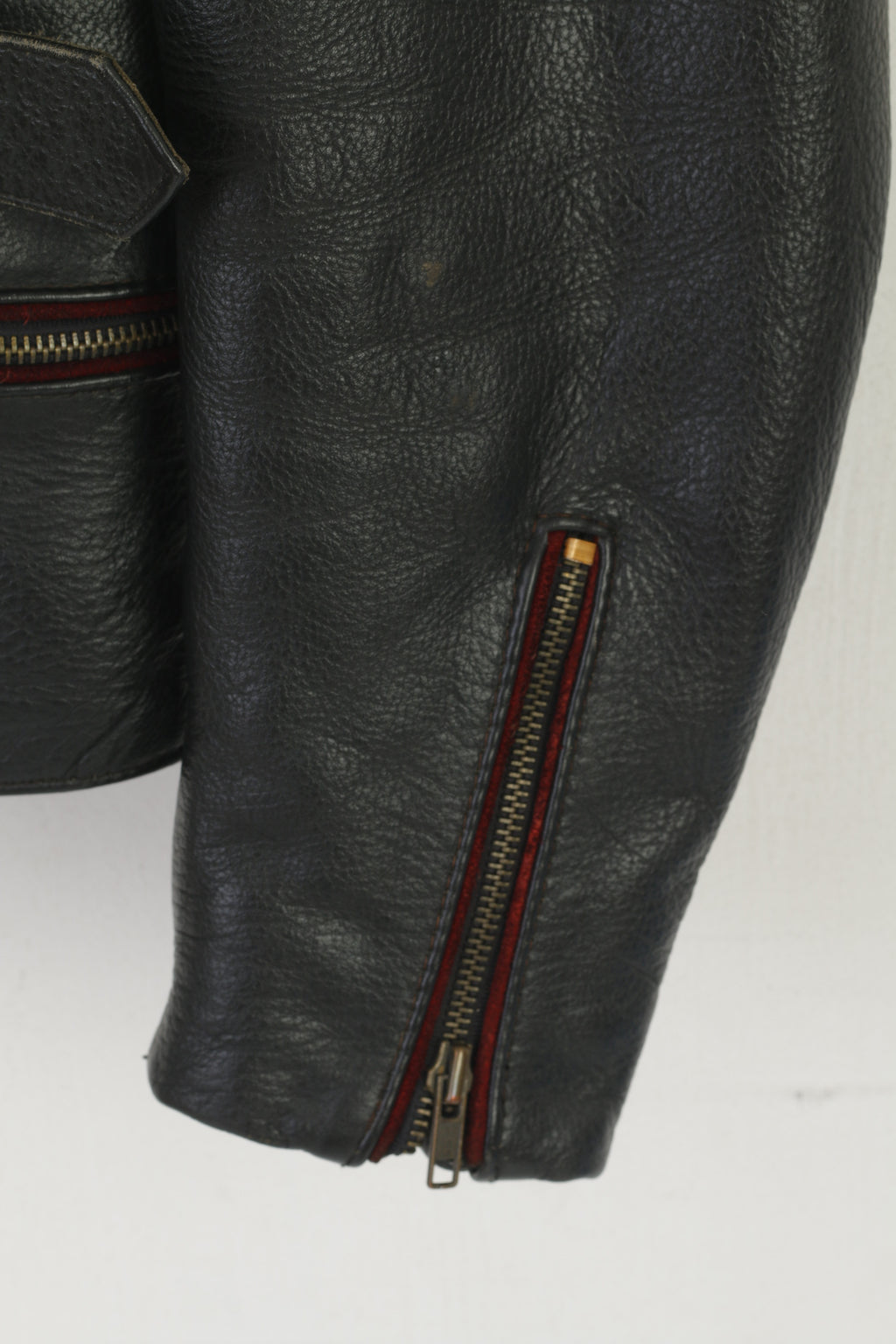 Giacca in pelle da uomo vintage nera Parte superiore foderata con cerniera pesante da motociclista vintage nera