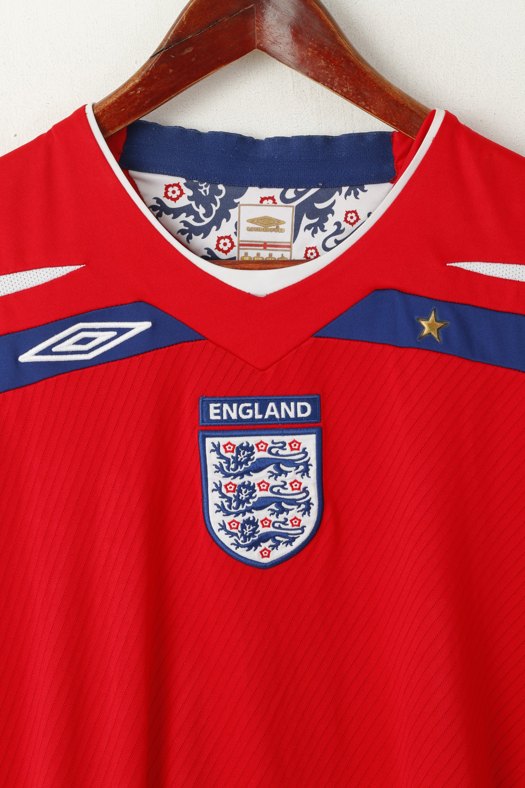 Umbro National England Team Men M Shirt Red Football Kick Off 2008 Jersey Top