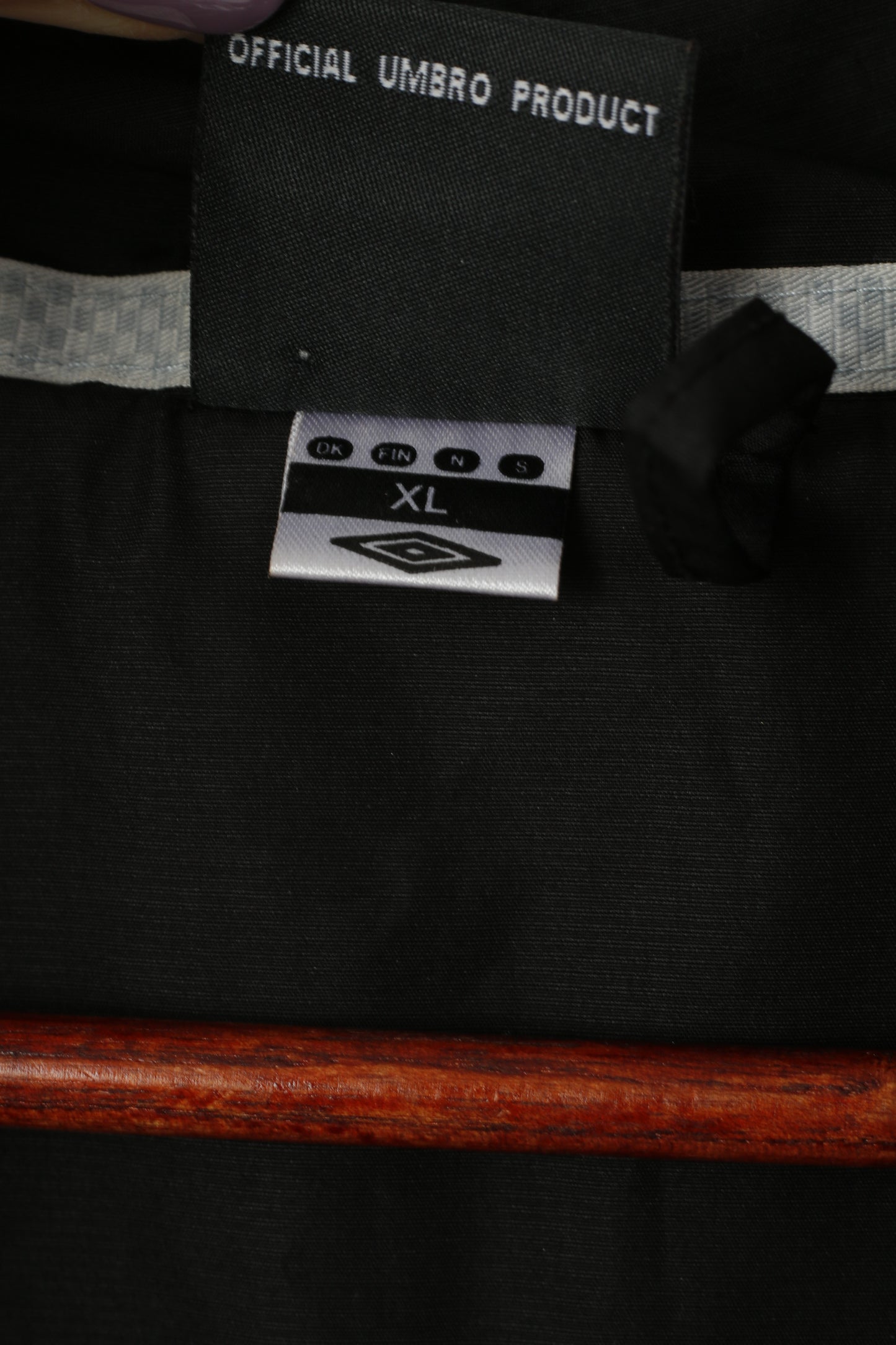 Umbro Men XL Pullover Jacket Black Hallsbergs Bollklubb Zip Neck Reflective Active Top