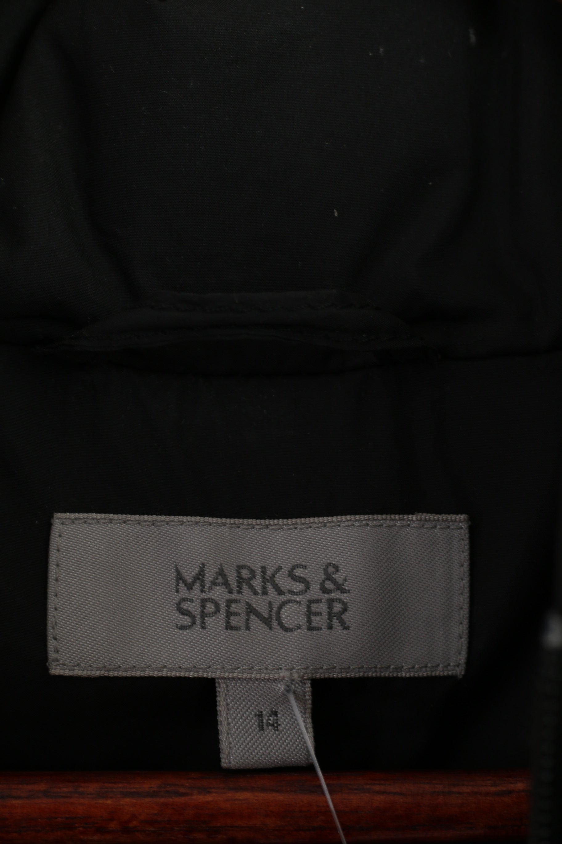 Marks &amp; Spencer Veste noire à manches amovibles et capuche cachée pour femme 14 M