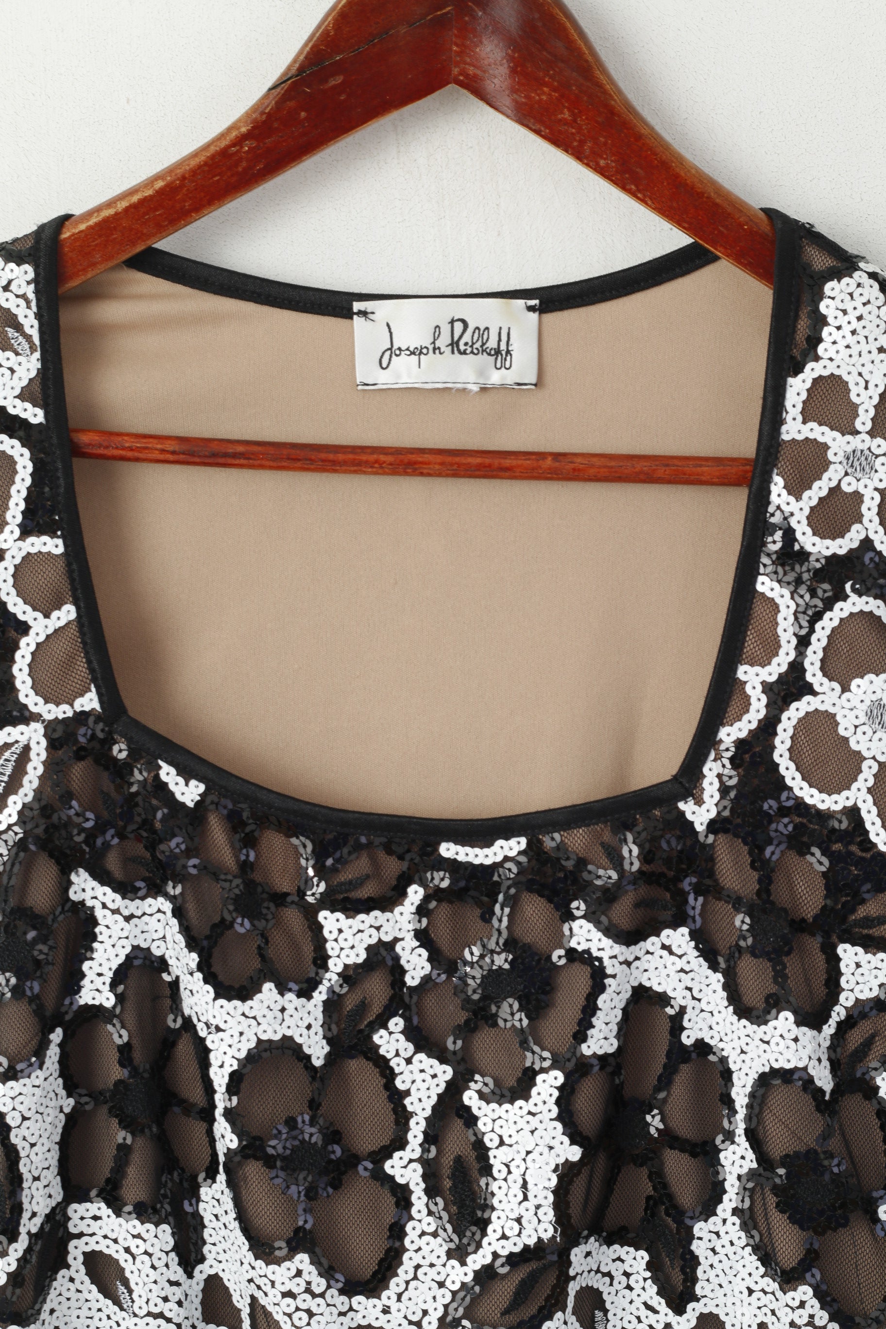 Joseph Ribkoff Women L 14 Shirt Black Floarl Sequins Elegant Ornate Cropped Top