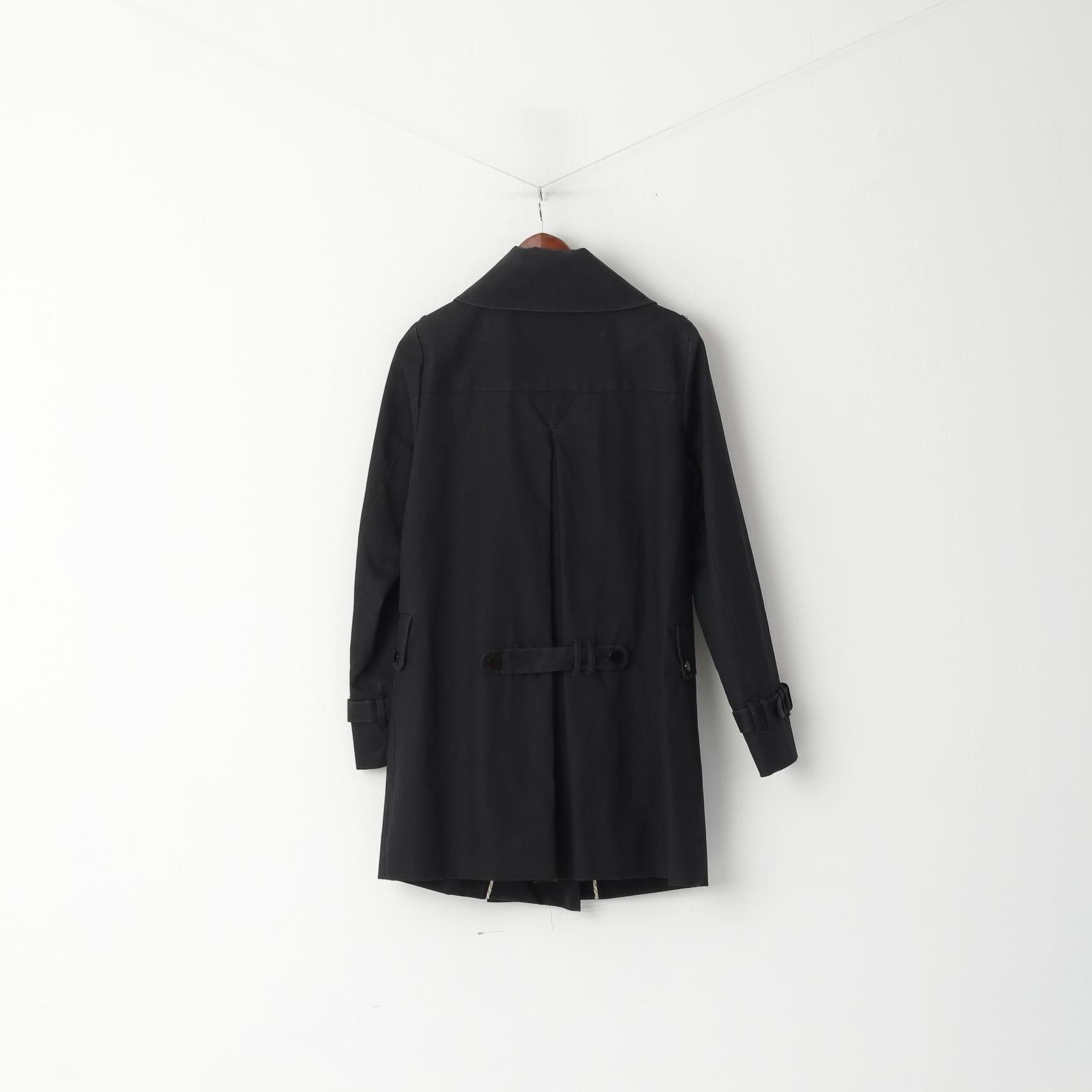 Collezione Remix dei designer di Charlotte Eskildsen Cappotto da donna 38 S Trench doppiopetto nero con bottoni automatici