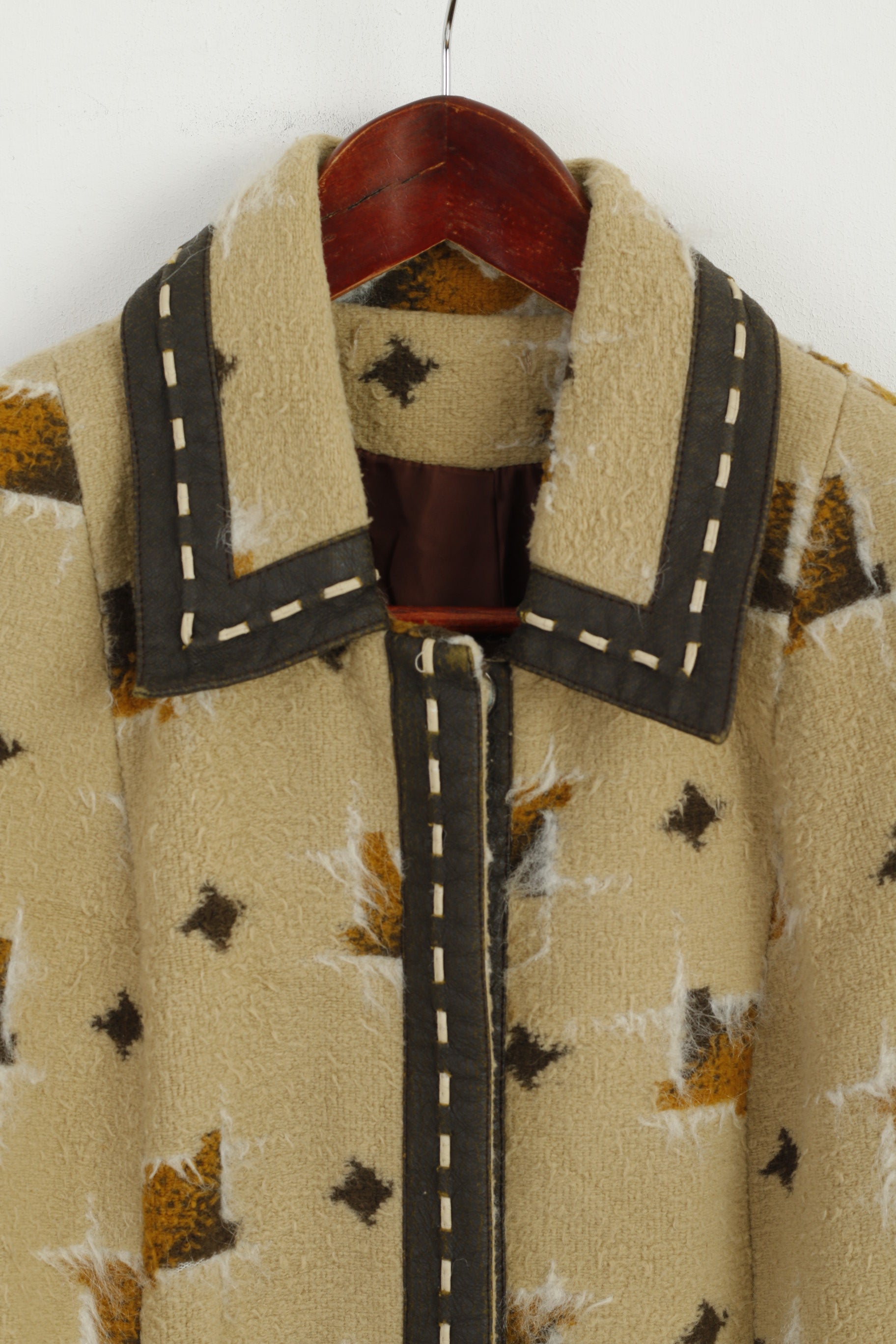 Classic Style Women S Coat Beige Vintage Magnesium Clasp Patterned Retro Top