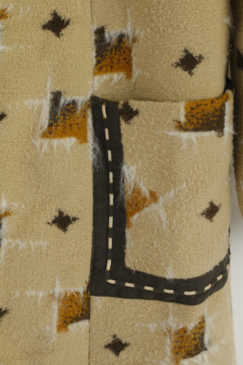 Classic Style Women S Coat Beige Vintage Magnesium Clasp Patterned Retro Top