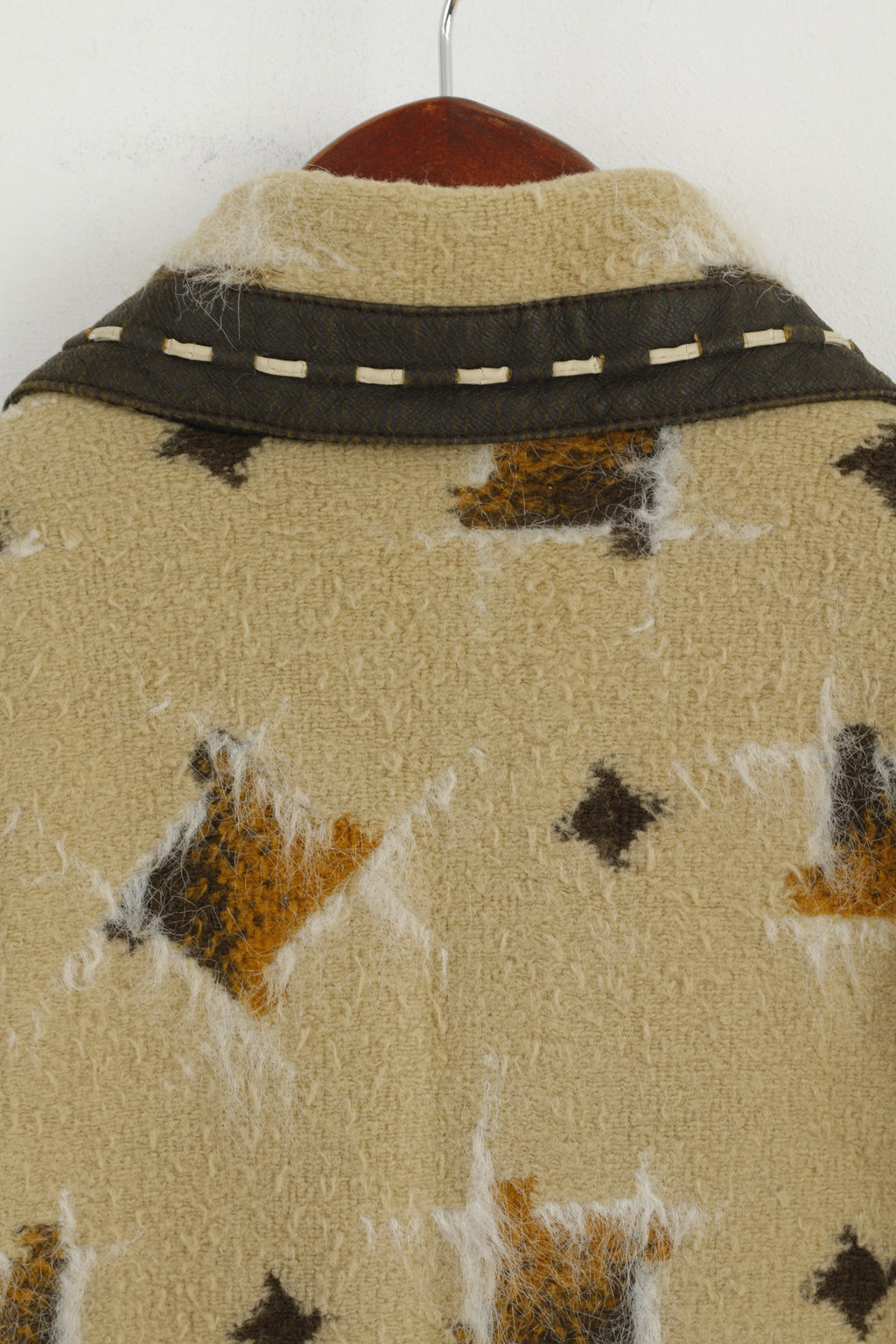 Classic Style Women S Coat Beige Vintage Magnesium Clasp Patterned Retro Top