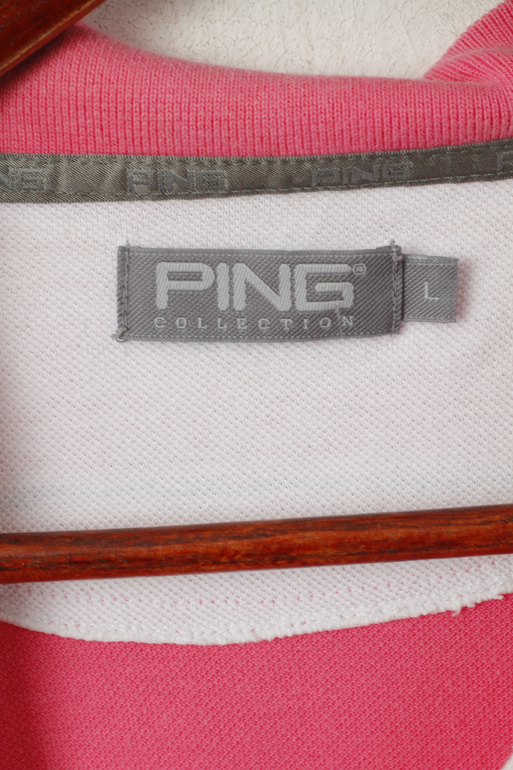 Polo sportiva da uomo della collezione PING L. Top sportivo con bottoni dettagliati a righe in cotone rosa