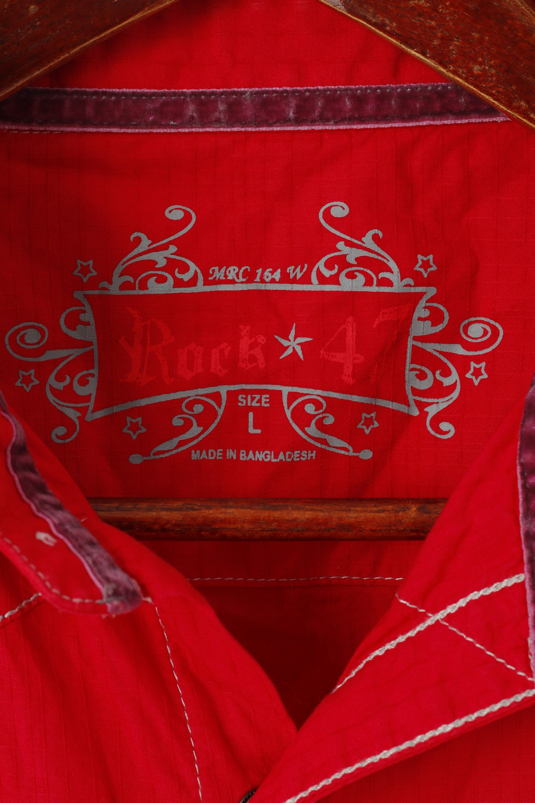 Camicia casual da uomo Rock 47 L. Top a maniche lunghe con bottoni automatici in cotone rosso con perle ricamate