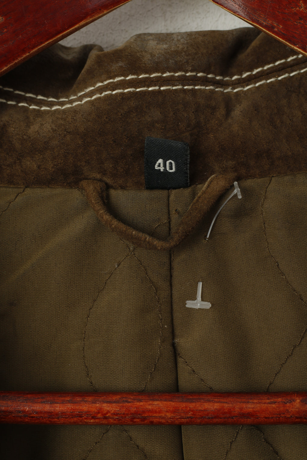 Giacca da donna vintage 40 M. Top da motociclista con tasche classiche in pelle scamosciata verde con bottoni