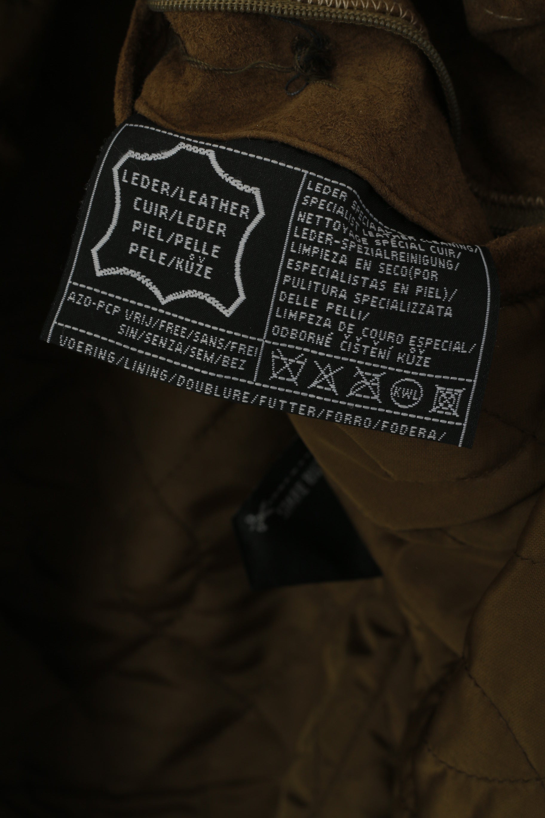 Giacca da donna vintage 40 M. Top da motociclista con tasche classiche in pelle scamosciata verde con bottoni