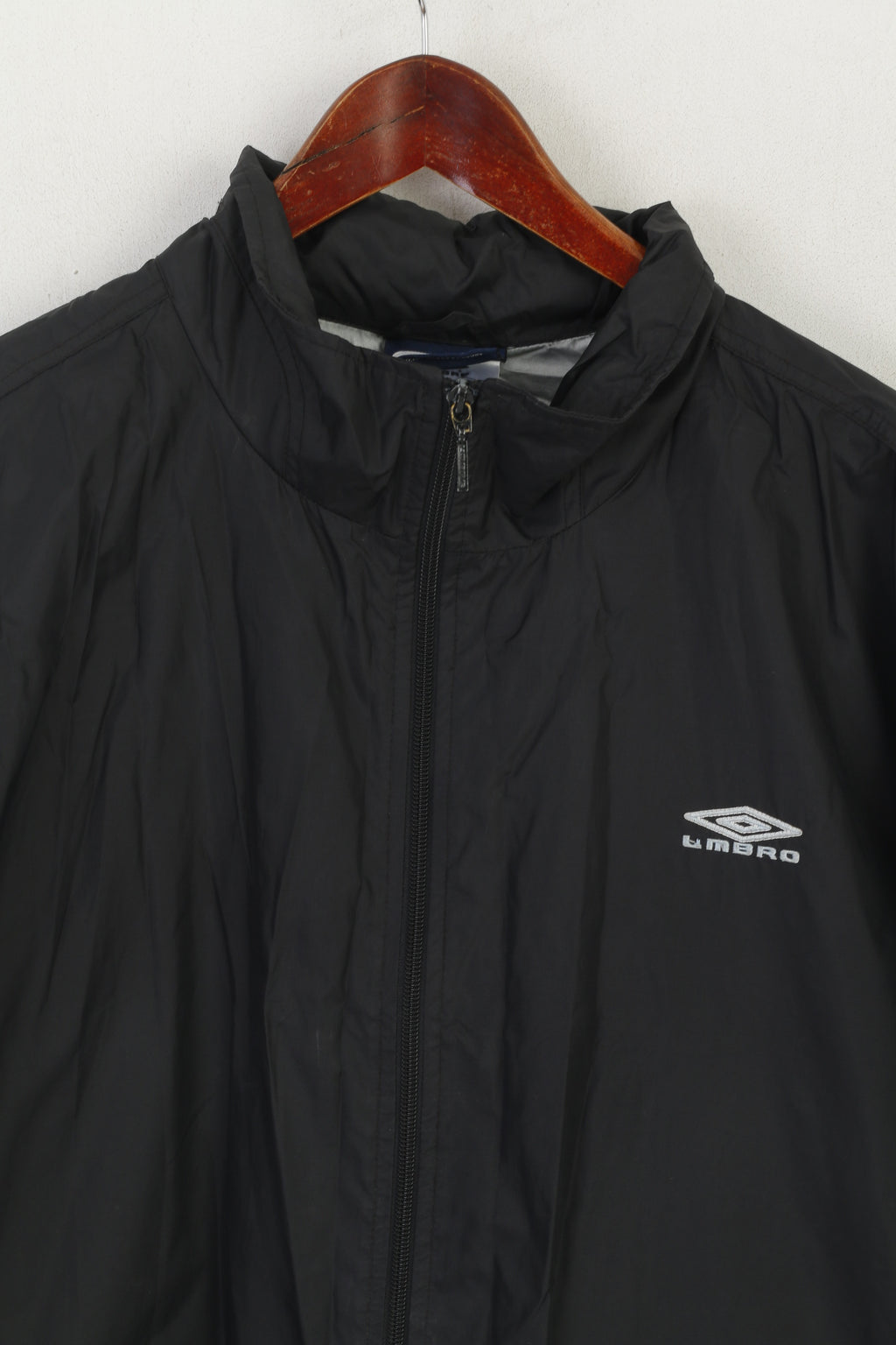 Umbro Hommes XXL Veste Noir Nylon Imperméable Fermeture Éclair Complète Capuche Cachée Sportswear Haut