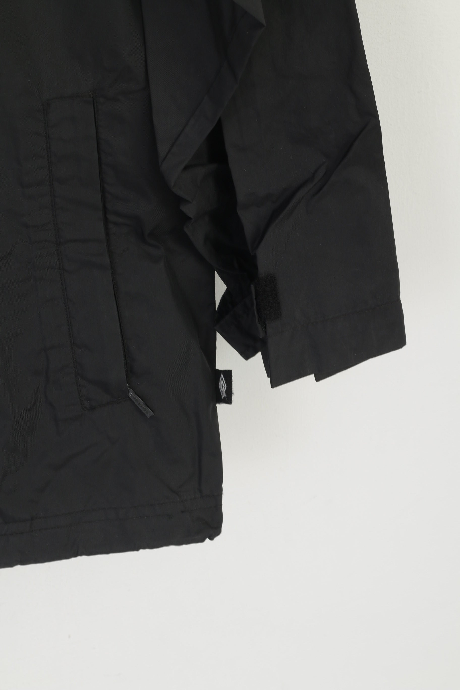 Giacca Umbro da uomo XXL in nylon nero impermeabile con cerniera intera cappuccio nascosto top sportivo