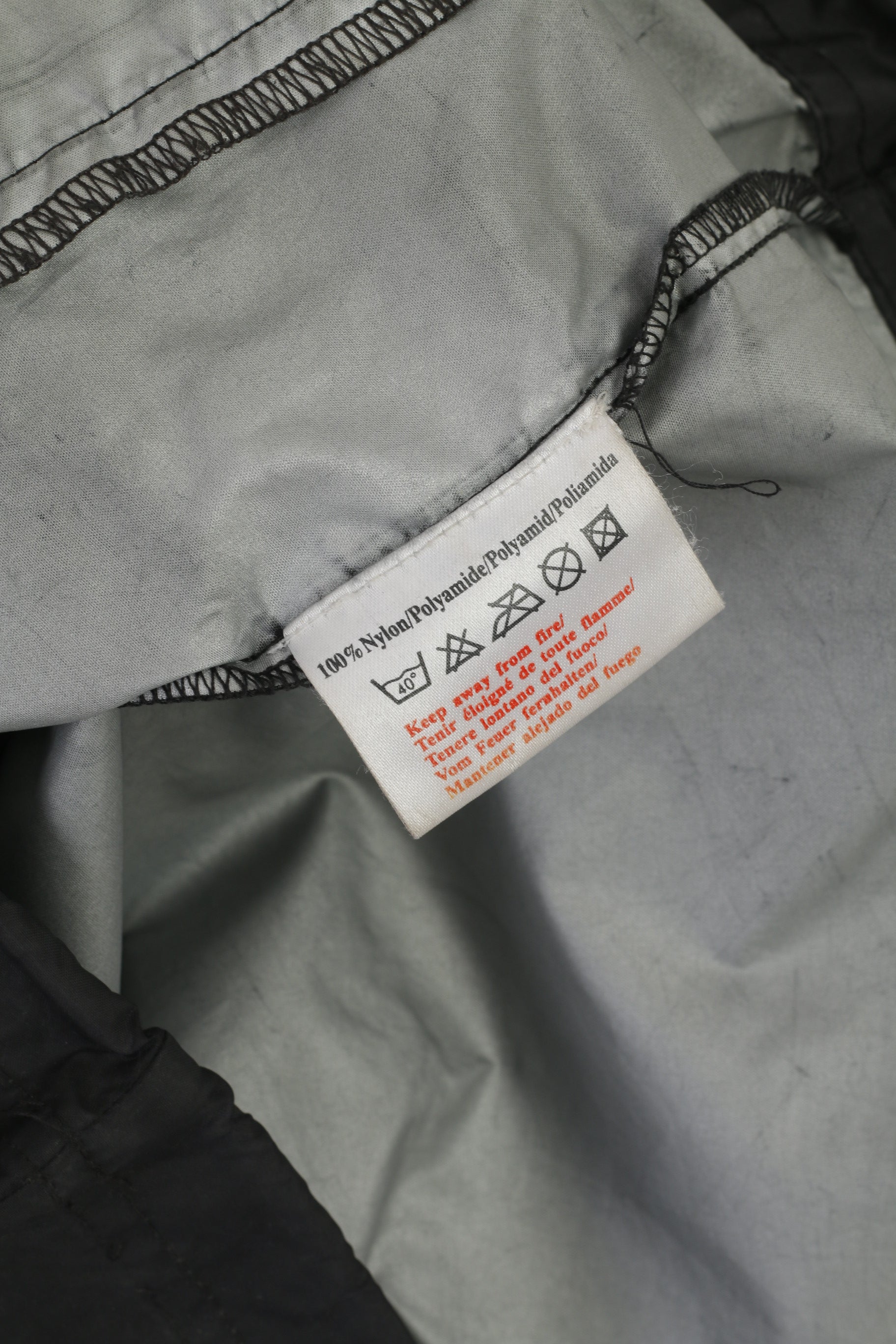 Giacca Umbro da uomo XXL in nylon nero impermeabile con cerniera intera cappuccio nascosto top sportivo