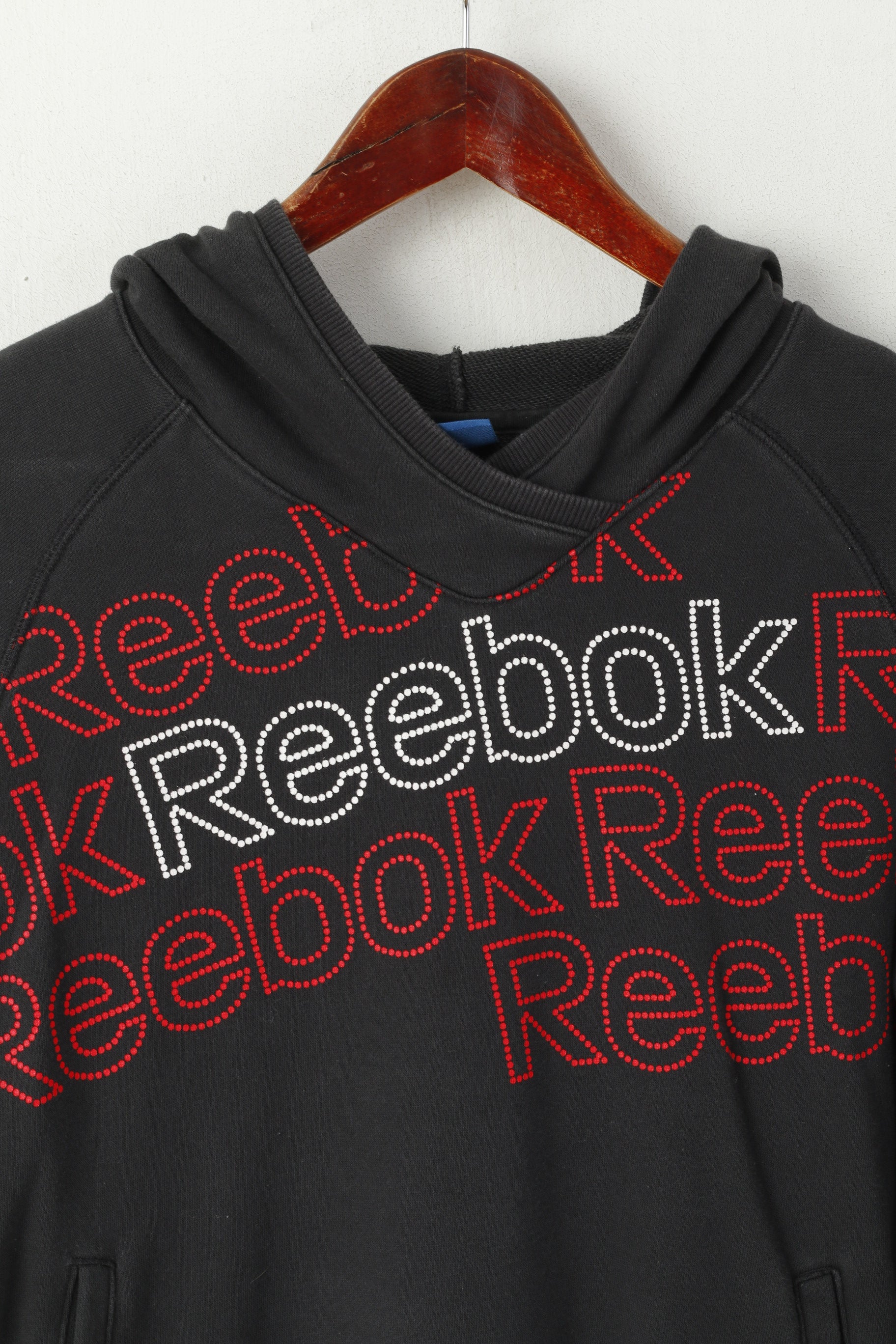 Felpa Reebok da donna 12 M. Felpa corta in cotone nero con cappuccio sportivo