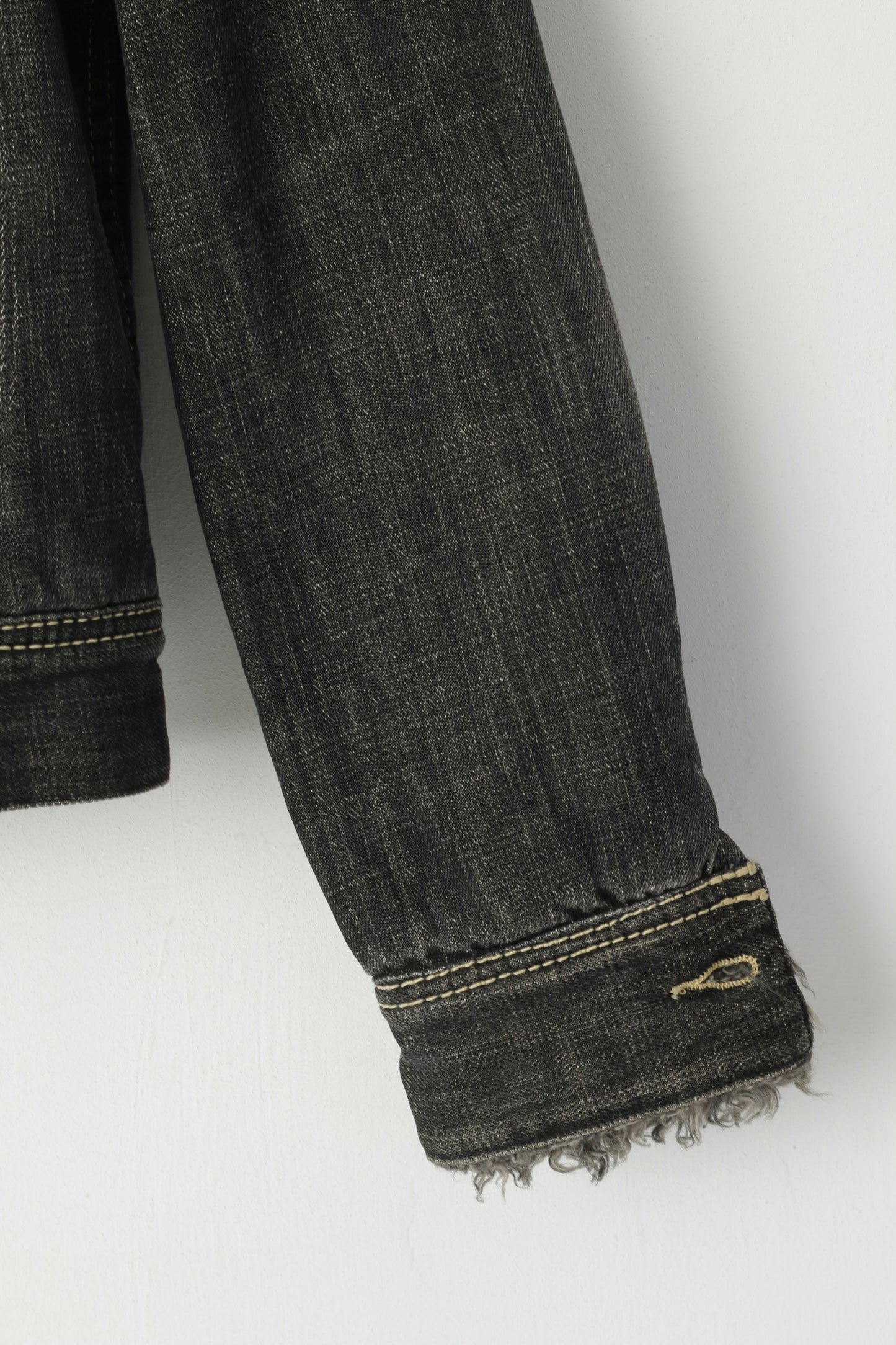 Giacca Lee da donna M. Jeans in denim di cotone grigio. Top corto da camionista foderato in pelliccia