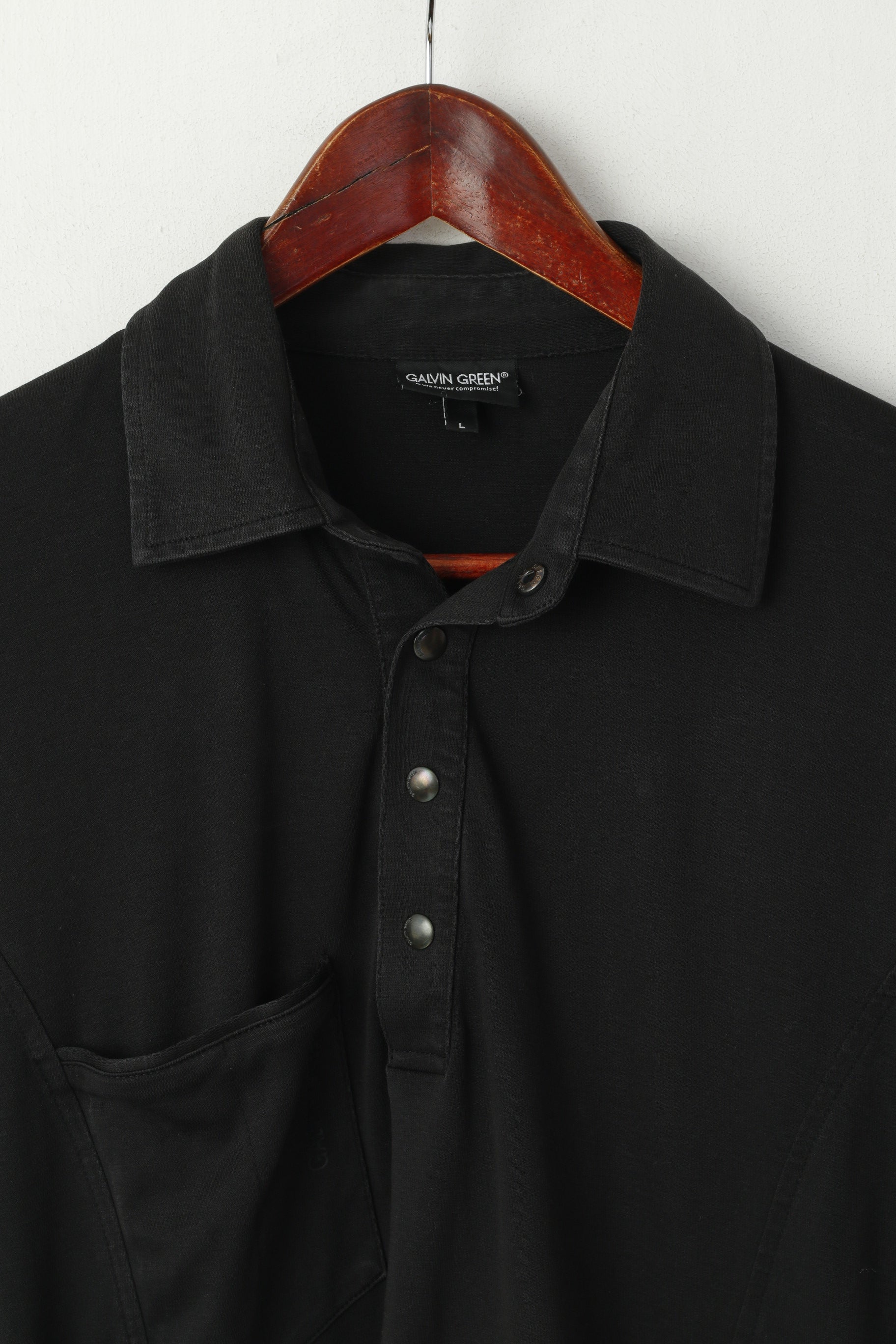 Polo Galvin Green da uomo L. Top con collo a scatto e tasca in cotone nero per abbigliamento sportivo