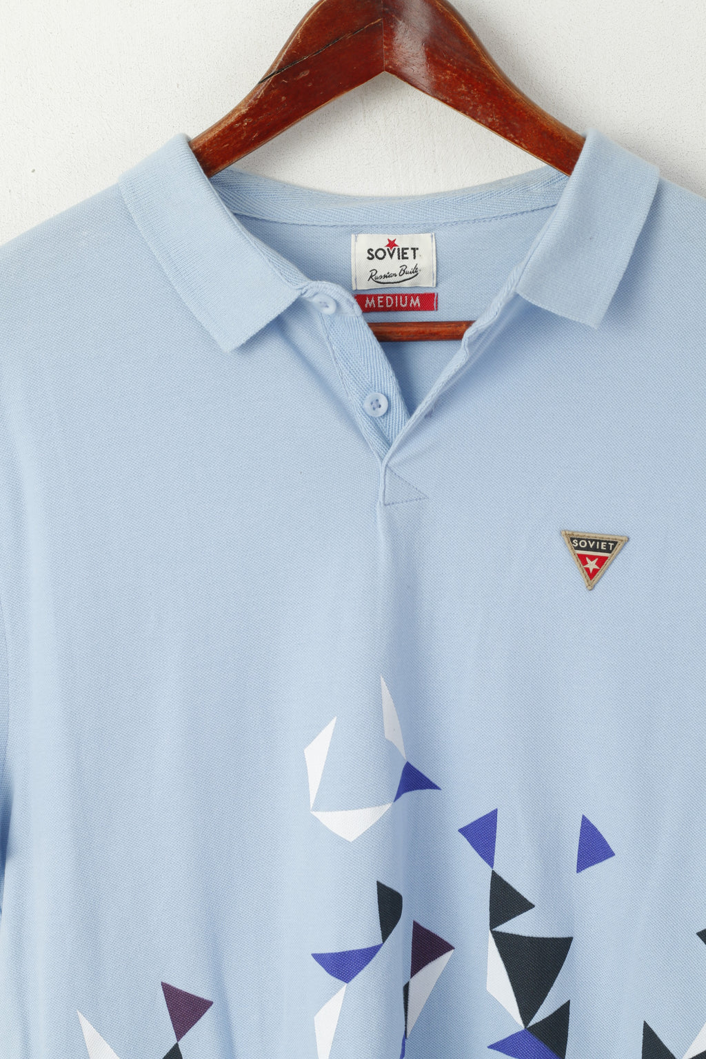 Polo da uomo M di costruzione russa sovietica, parte superiore con bottoni dettagliati stampati a triangolo in cotone blu