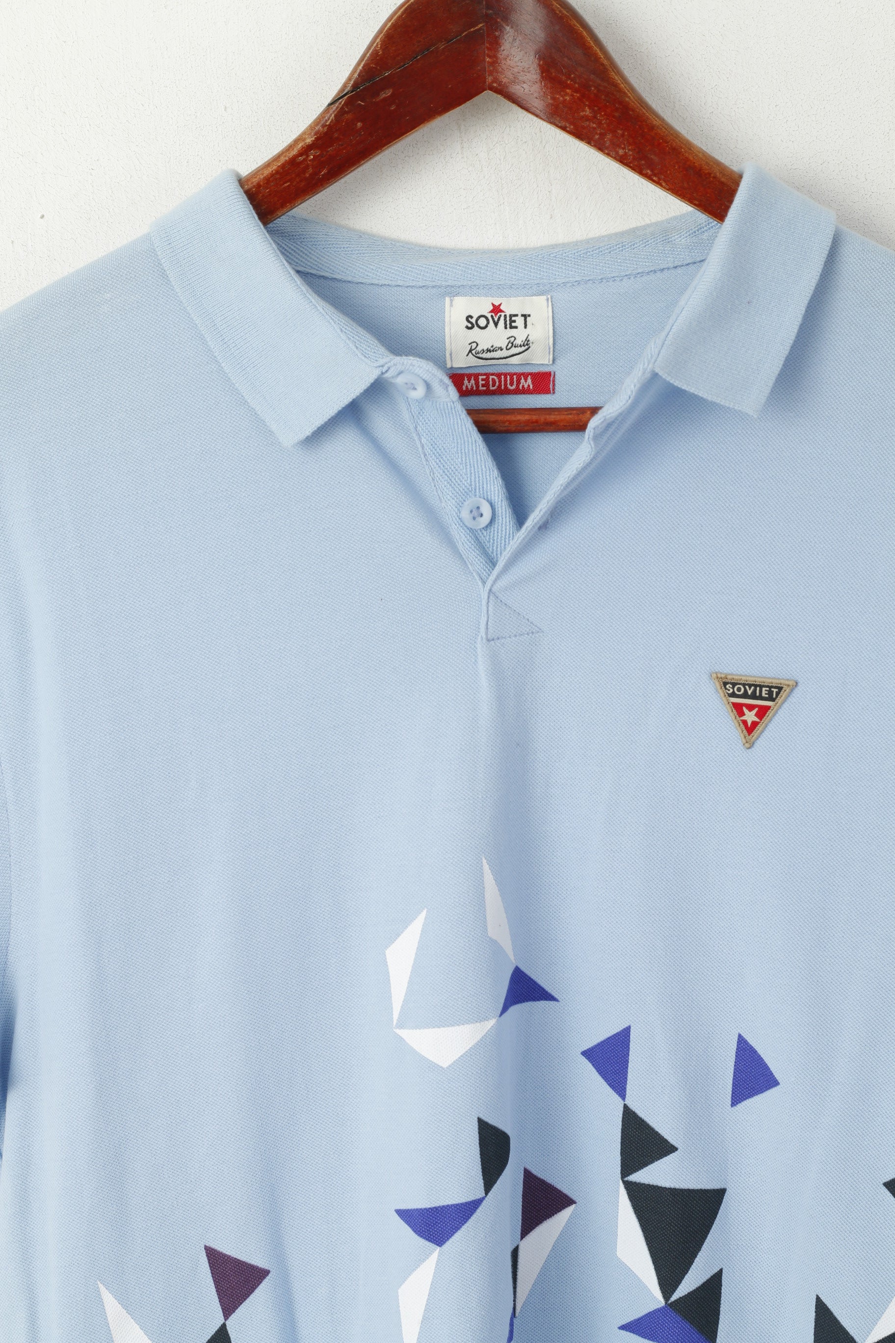 Polo da uomo M di costruzione russa sovietica, parte superiore con bottoni dettagliati stampati a triangolo in cotone blu
