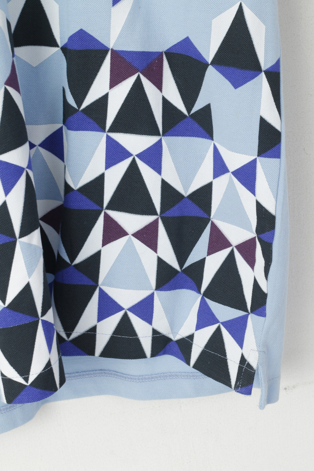 Polo da uomo M di costruzione russa sovietica, parte superiore con bottoni dettagliati stampati a triangolo in cotone blu