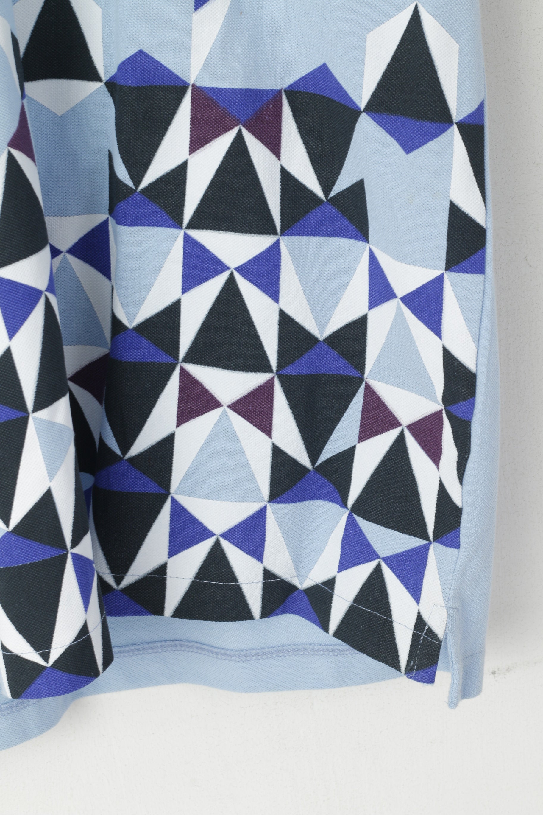 Polo da uomo M di costruzione russa sovietica, parte superiore con bottoni dettagliati stampati a triangolo in cotone blu