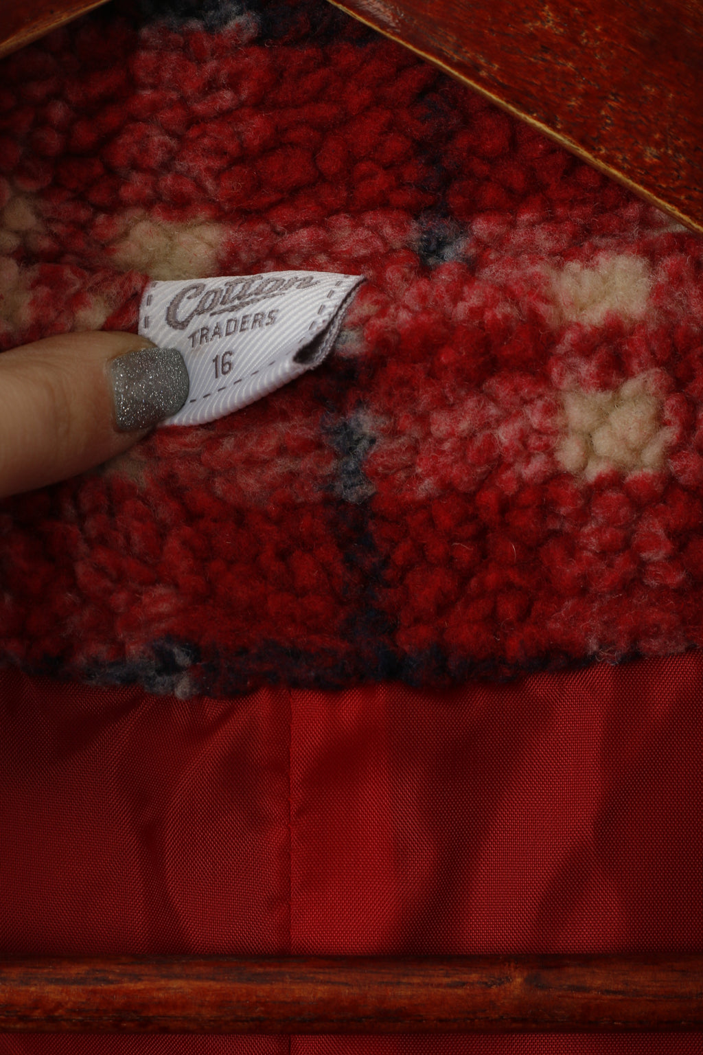 Cotton Traders Manteau rétro classique boutonné en polaire à carreaux rouges pour femme 16 XL
