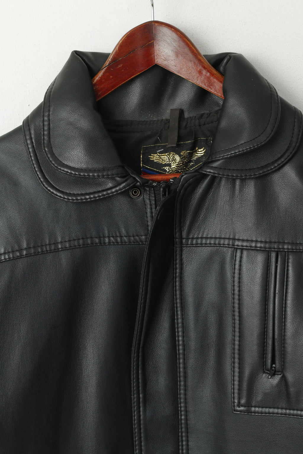 Giacca vintage da uomo L. Spalline casual in pelle nera. Italia. Cerniera intera classica