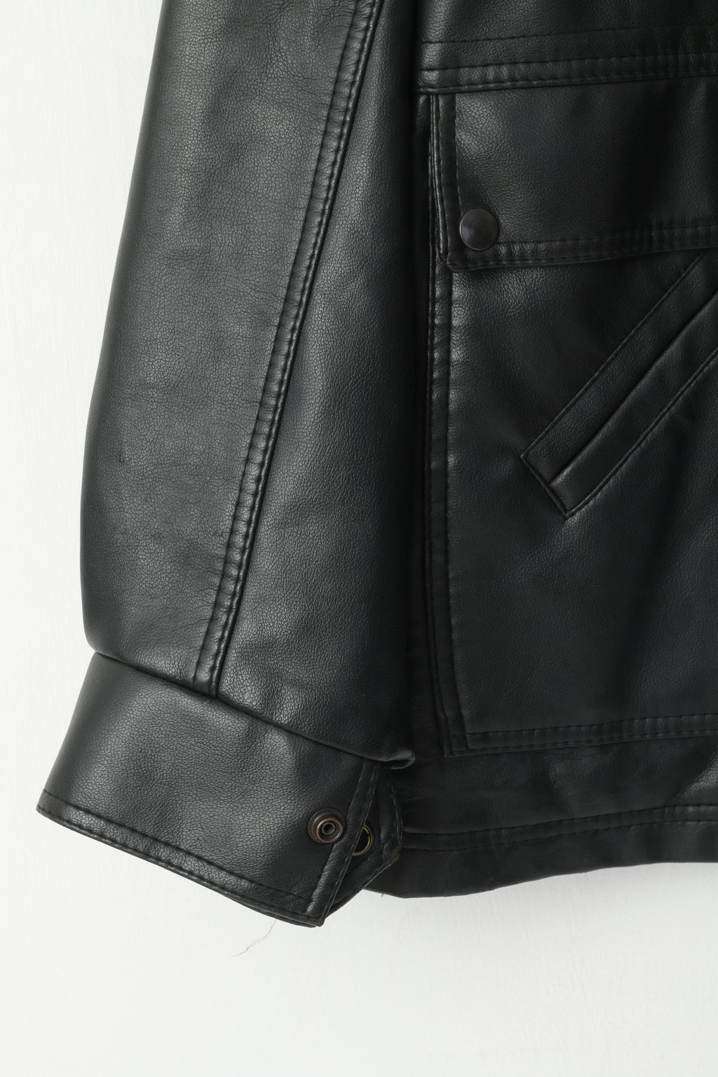 Giacca vintage da uomo L. Spalline casual in pelle nera. Italia. Cerniera intera classica
