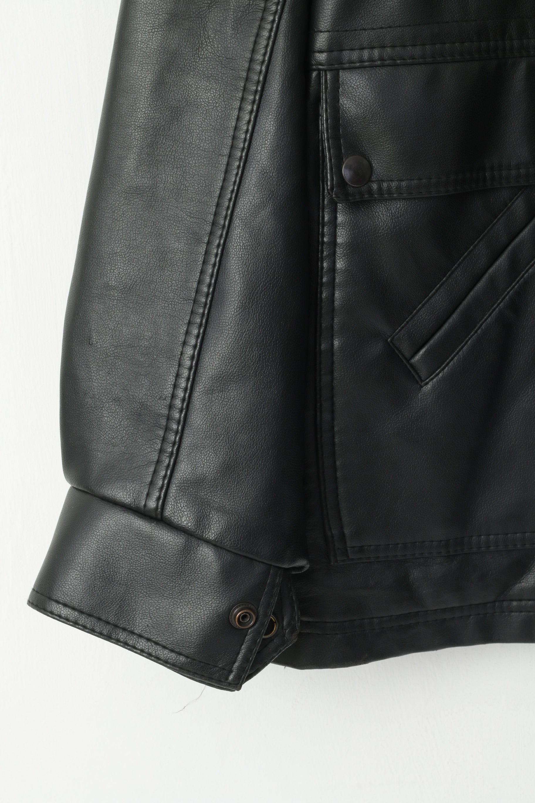Giacca vintage da uomo L. Spalline casual in pelle nera. Italia. Cerniera intera classica