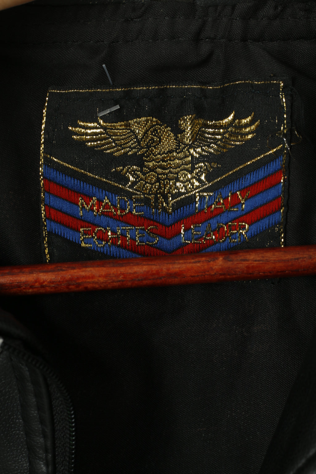 Giacca vintage da uomo L. Spalline casual in pelle nera. Italia. Cerniera intera classica
