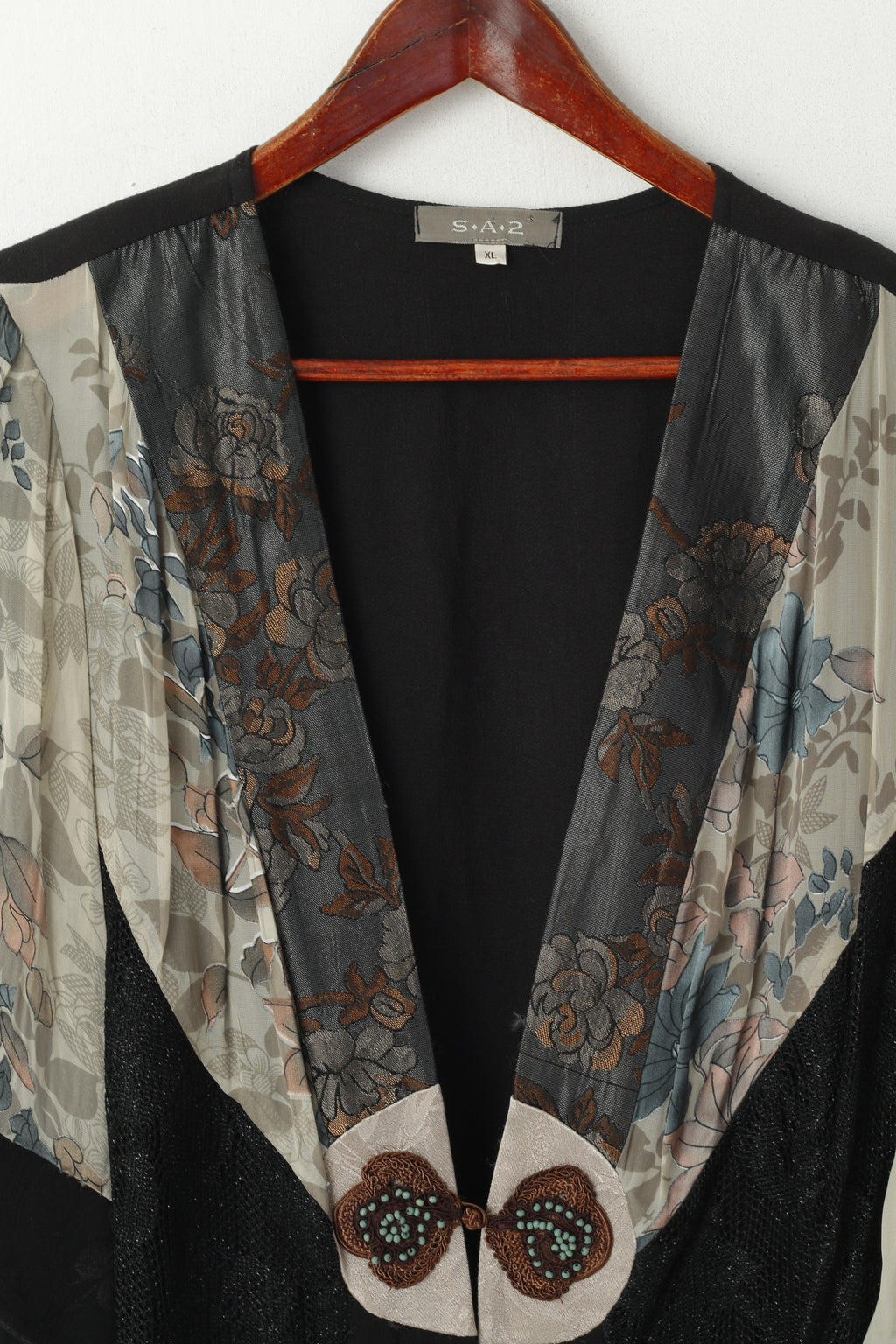 Camicia elegante SA2 da donna XL nera con un bottone sul davanti e spalline in misto seta in materiale sottile