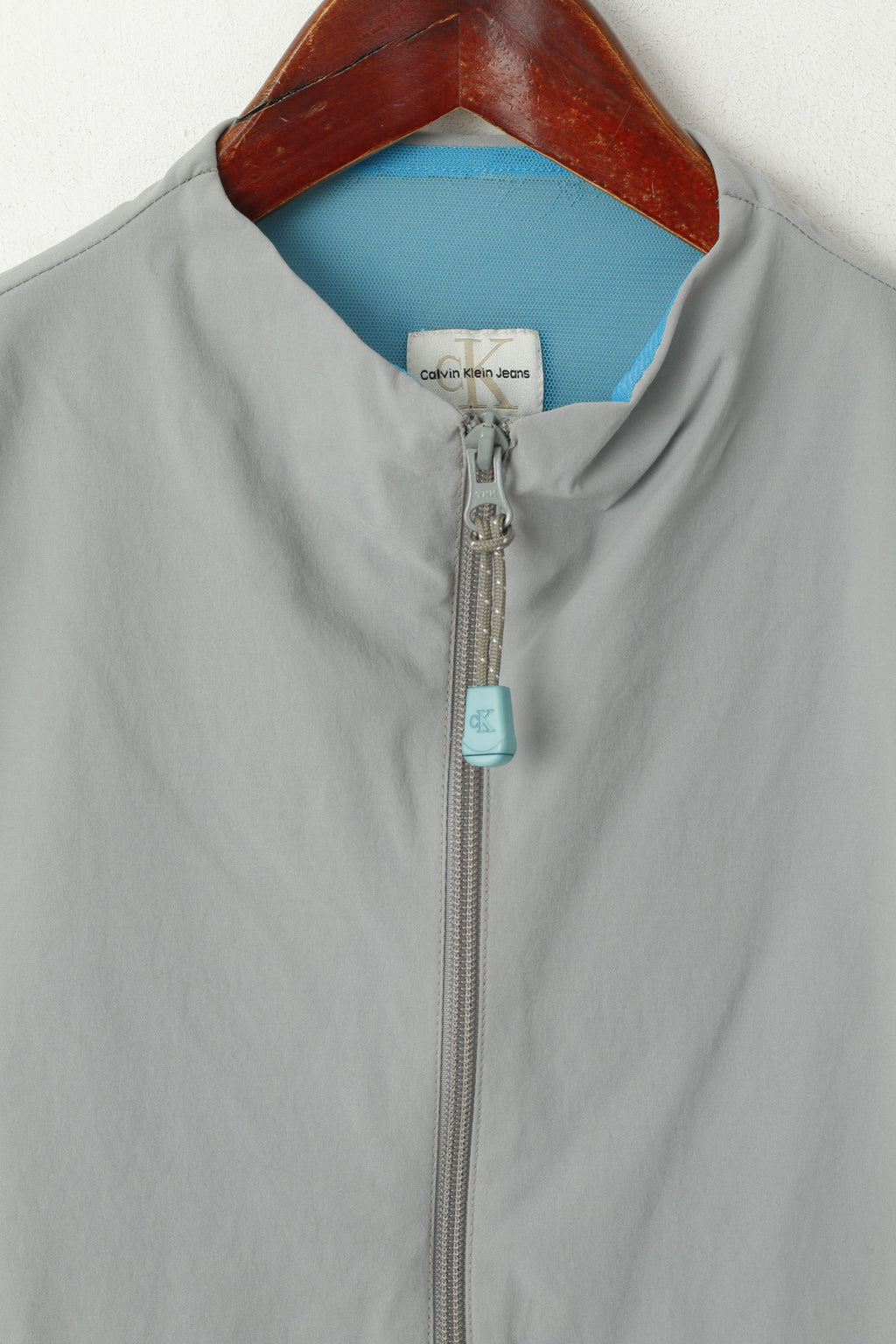 Calvin Klein Jeans Femmes L (S) Gilet Gris Nylon Zip Up Cropped Sport Haut Sans Manches