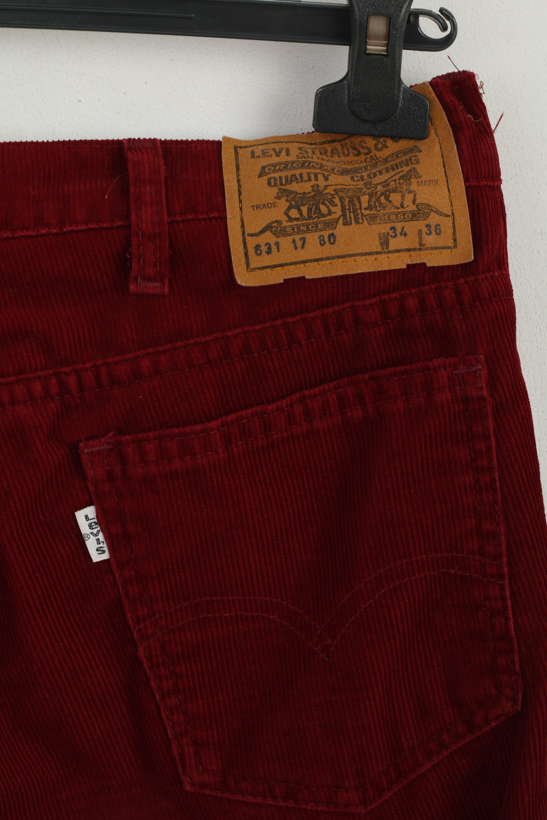 Pantaloni Levi's da donna W 34 L 36 Pantaloni classici retrò in cotone di velluto a coste bordeaux