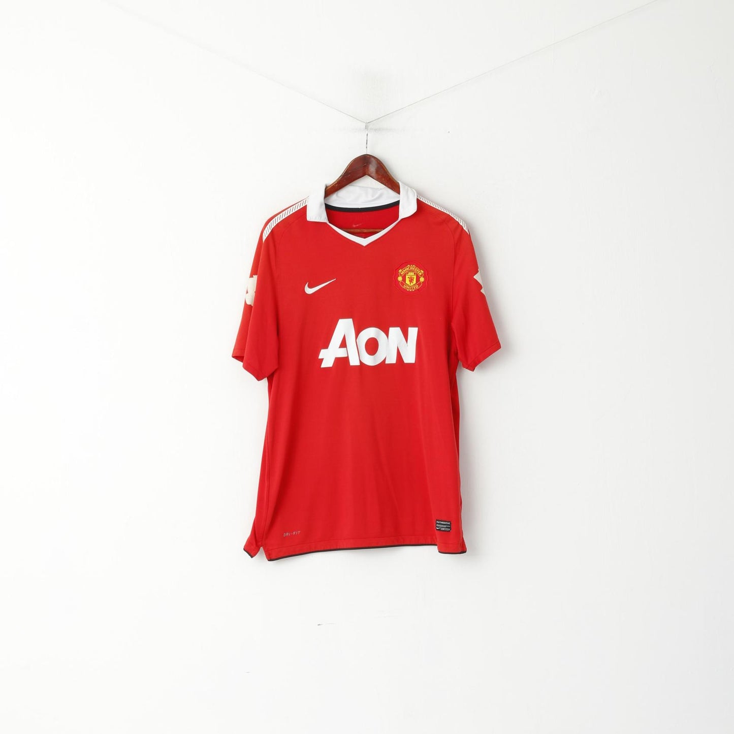 Nike Men L Polo Shirt Red Vintage Manchester United # 17 Nani Soccer Jersey Top