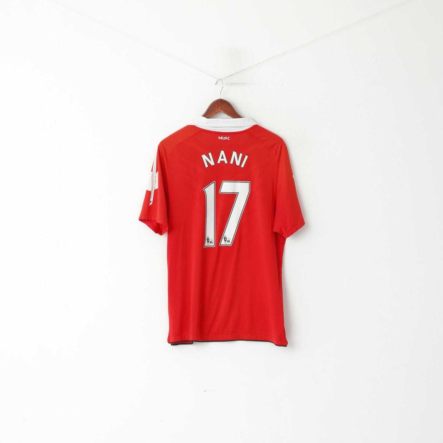 Nike Men L Polo Shirt Red Vintage Manchester United # 17 Nani Soccer Jersey Top