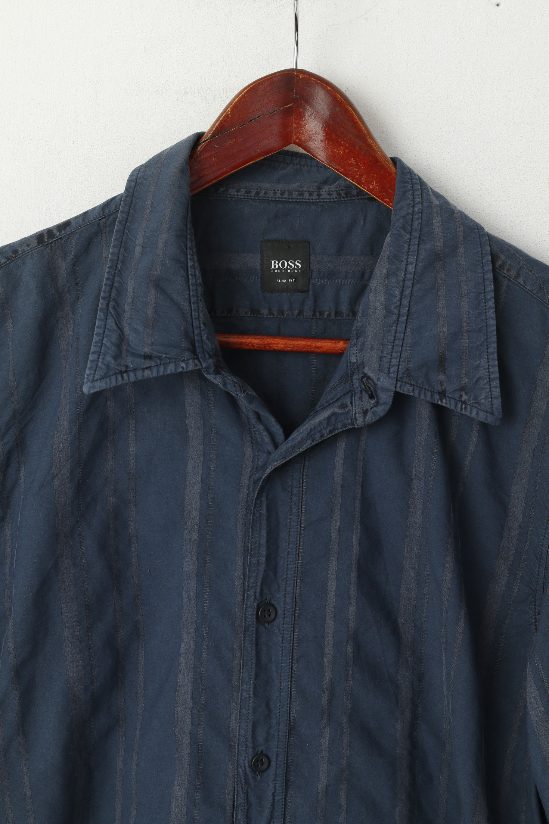 Hugo Boss Camicia casual da uomo M. Top a maniche lunghe slim fit con colletto button down a righe blu scuro
