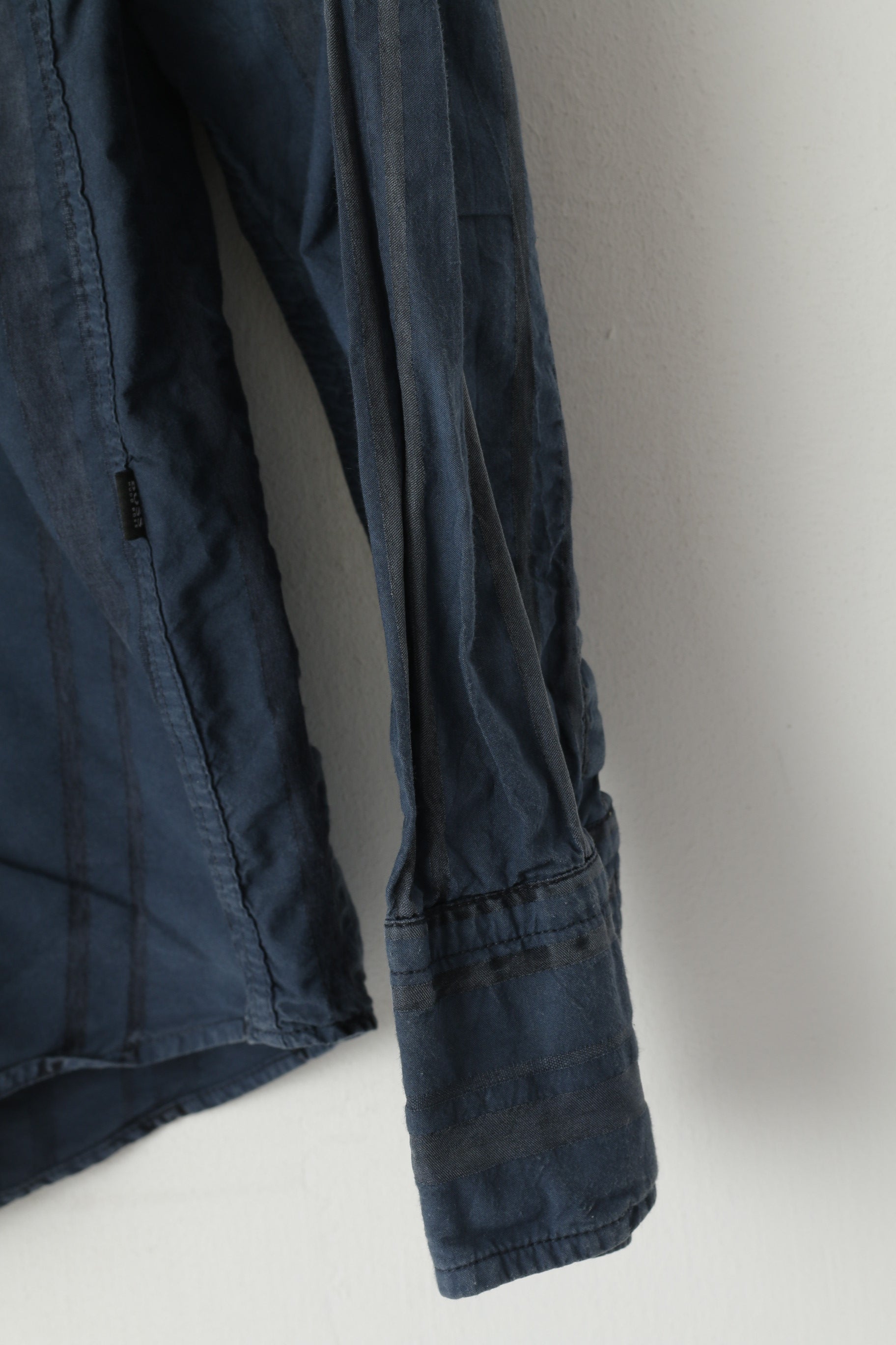 Hugo Boss Camicia casual da uomo M. Top a maniche lunghe slim fit con colletto button down a righe blu scuro