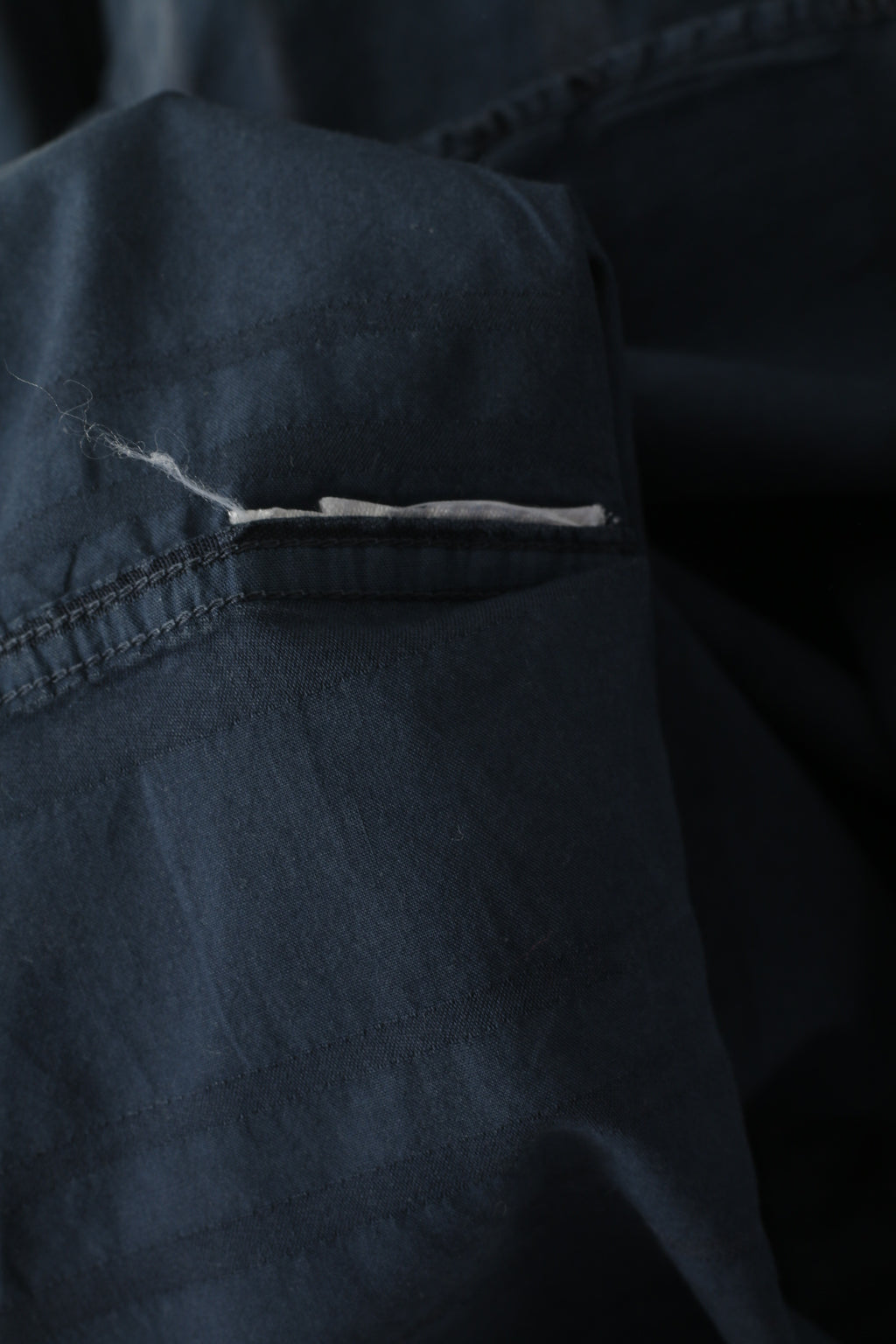 Hugo Boss Camicia casual da uomo M. Top a maniche lunghe slim fit con colletto button down a righe blu scuro