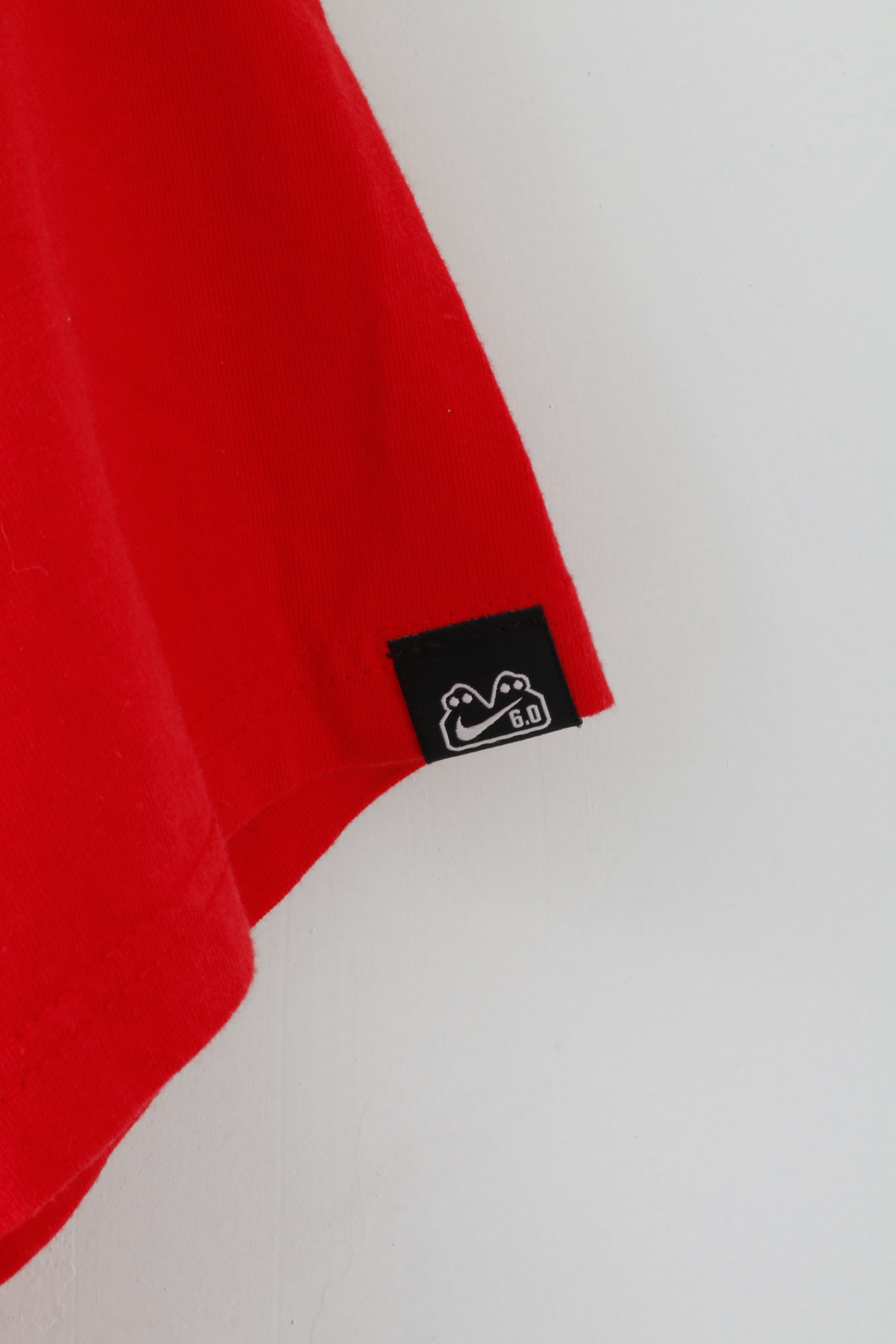 Nike Mens M T-Shirt Red Cotton 6.0 Six Point Graphic Crew Neck Top