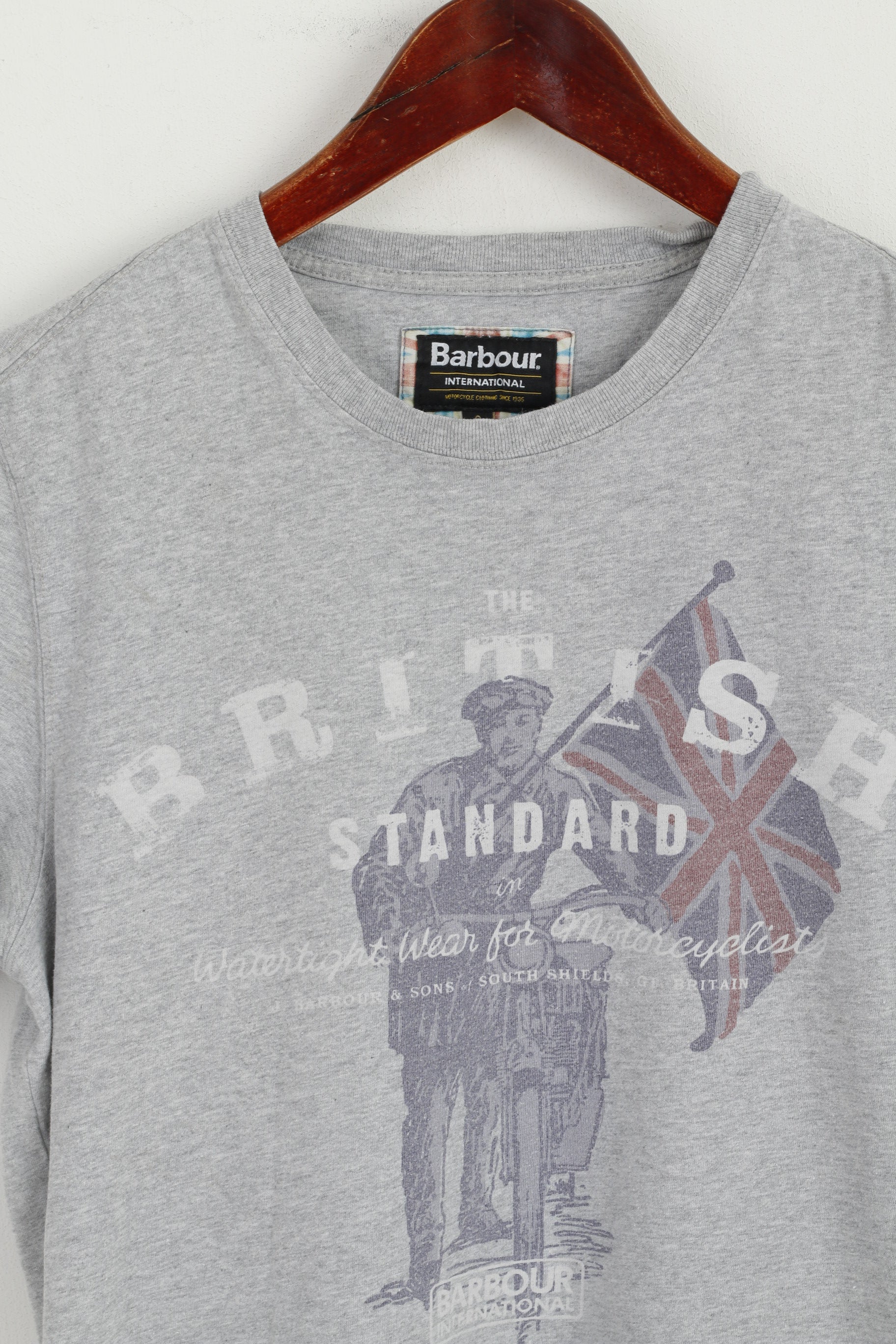 Barbour International Uomo S T-shirt in cotone grigio grafica British Standard Top