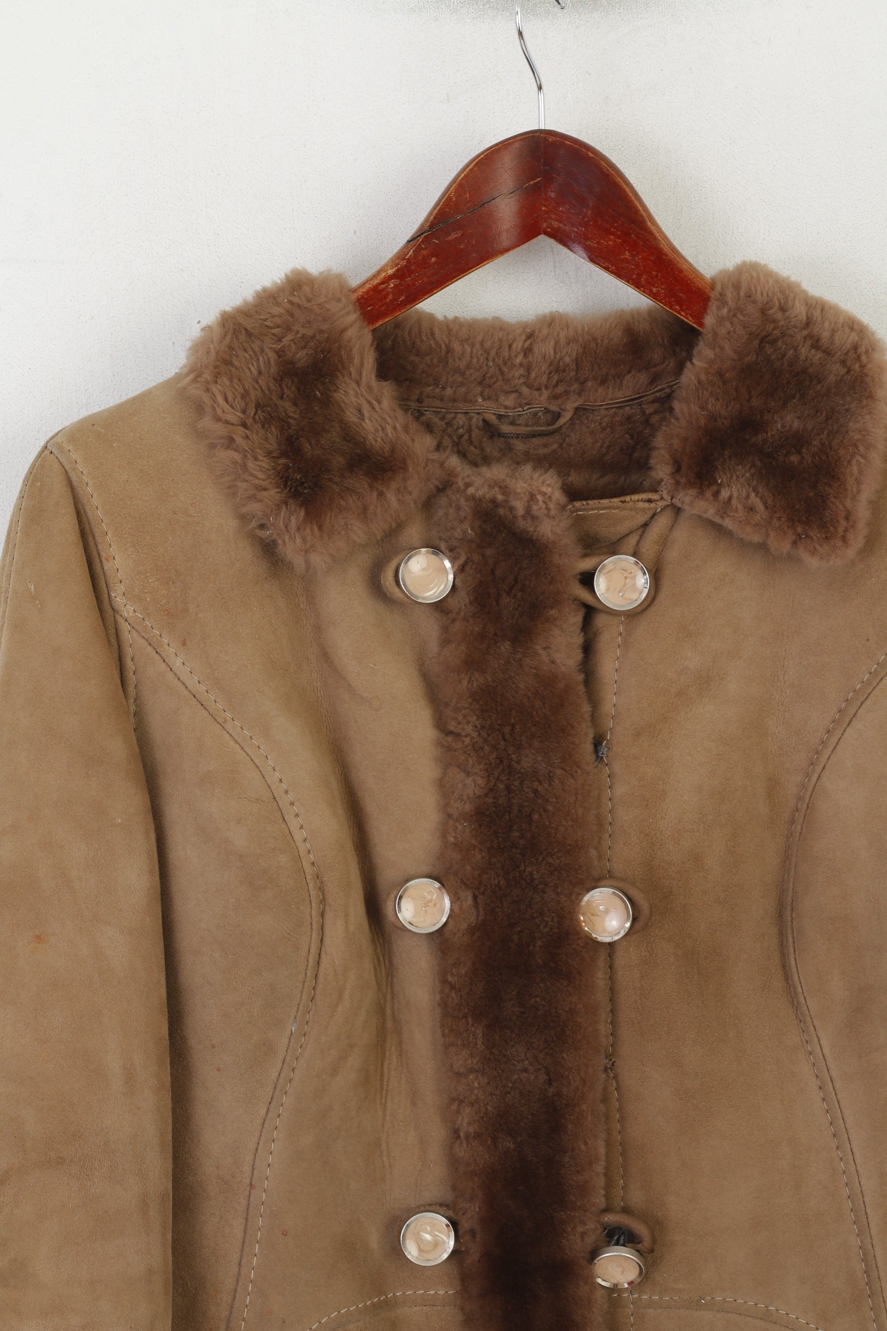 Cappotto vintage da donna 44 S. Collo in pelliccia di pelle beige con bottoni dettagliati Boho Warm Top
