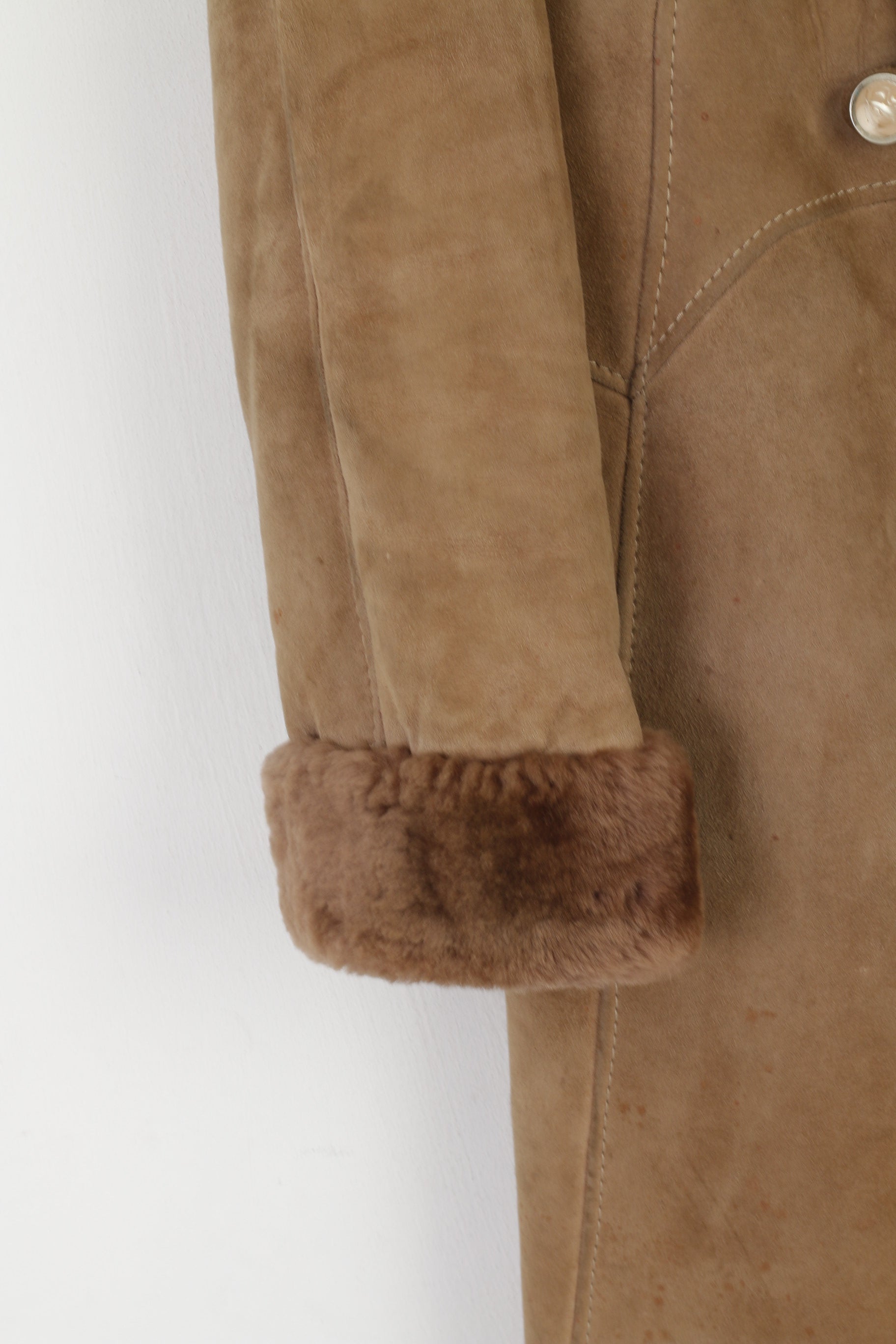 Cappotto vintage da donna 44 S. Collo in pelliccia di pelle beige con bottoni dettagliati Boho Warm Top